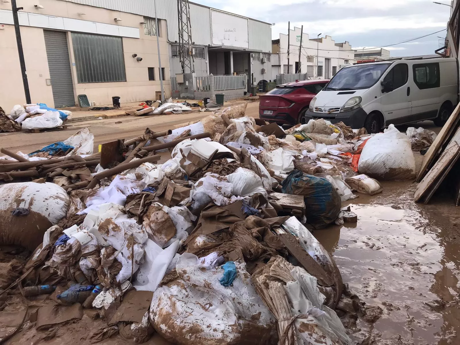 Beniparrell, el pueblo industrial destrozado por la dana y a la que llega la primera ayuda desde Huesca