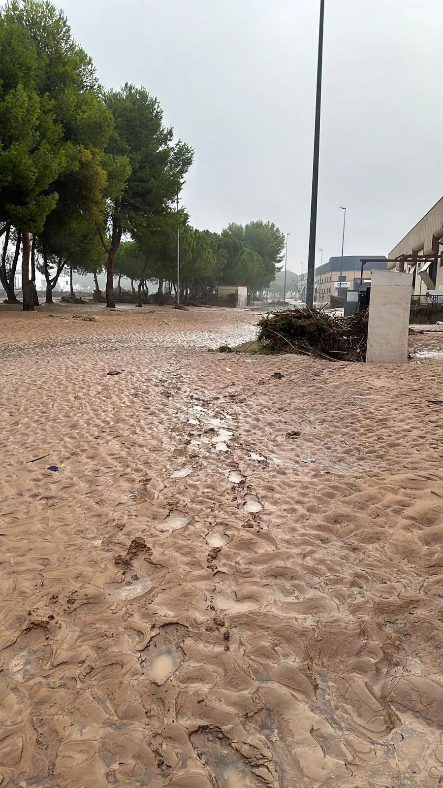 Beniparrell, el pueblo industrial destrozado por la dana y a la que llega la primera ayuda desde Huesca