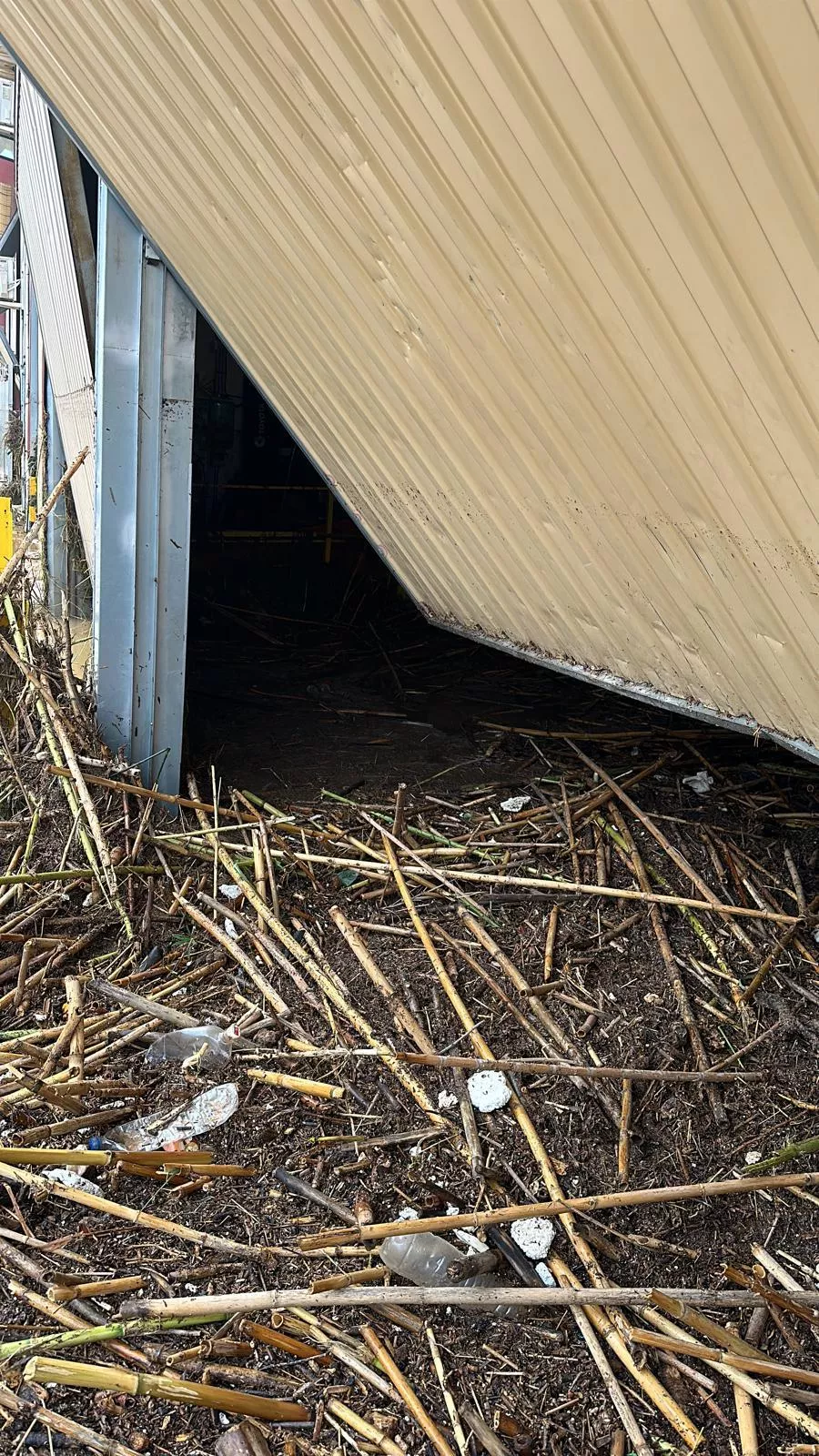 Beniparrell, el pueblo industrial destrozado por la dana y a la que llega la primera ayuda desde Huesca