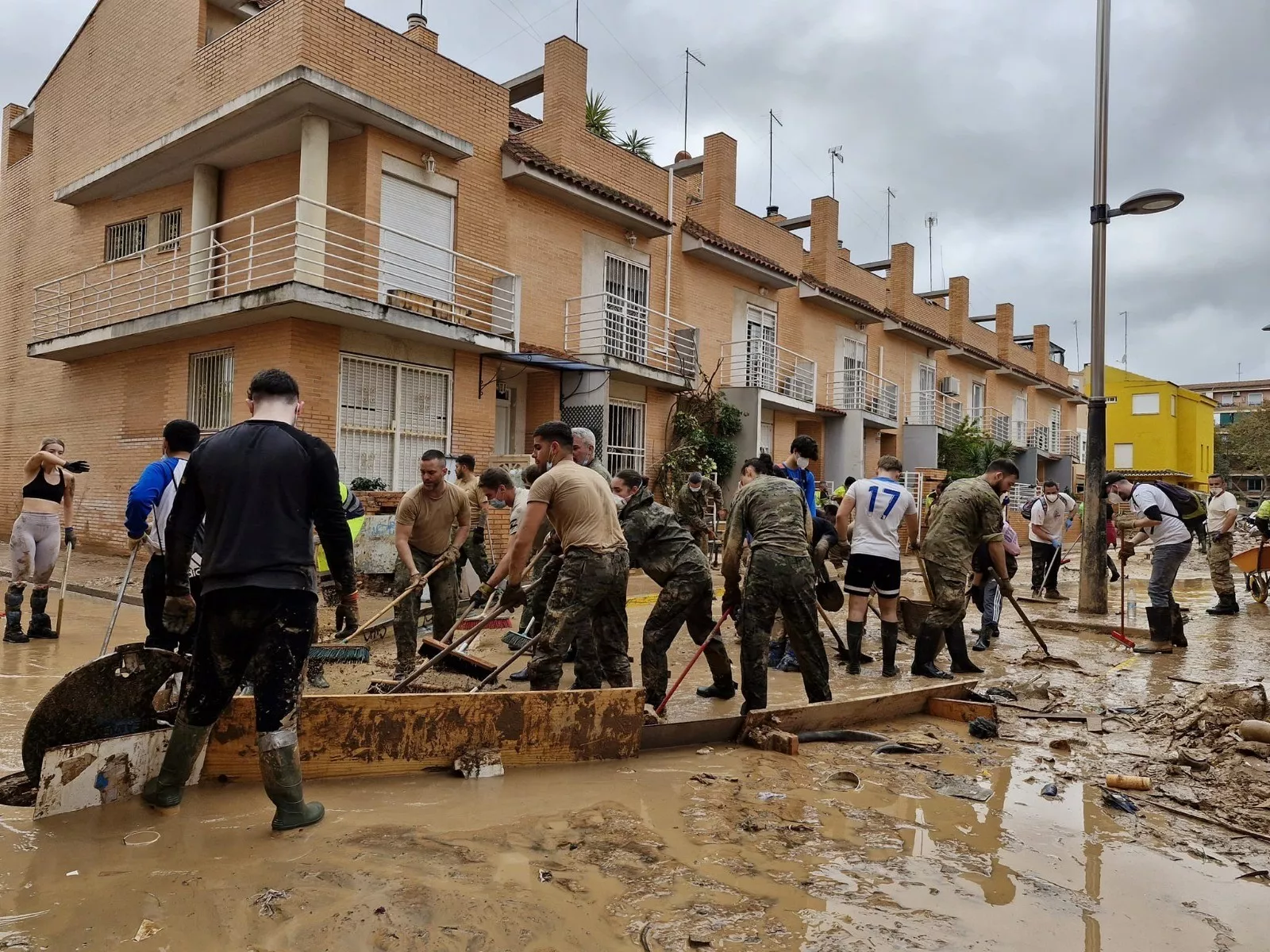 Tareas de limpieza del Ejército en la zona de la dana