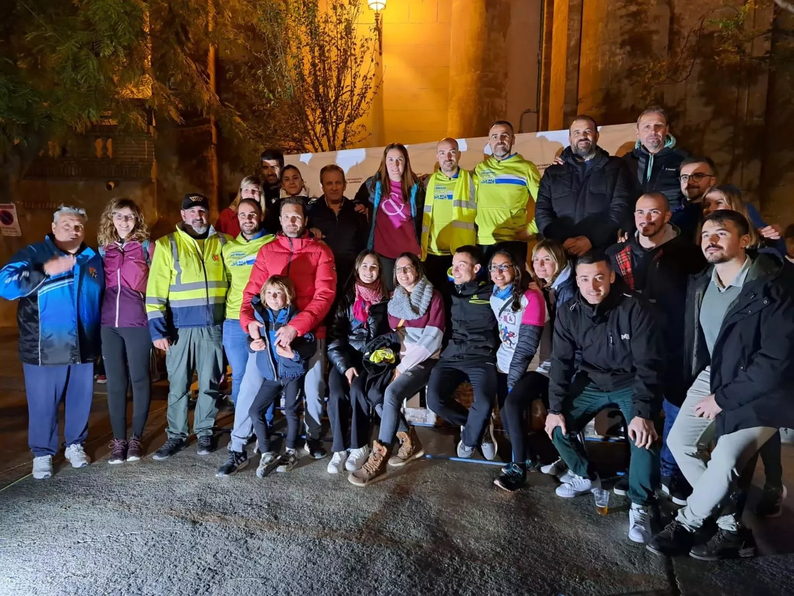 Podio y organizadores de la 5 10 K de Sariñena del pasado año