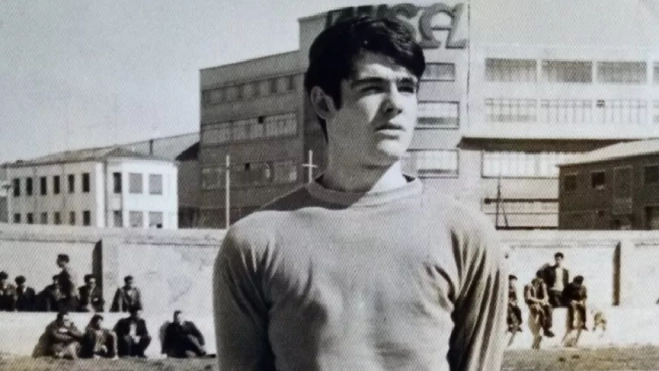 Un jovencísimo Emilio Lacruz, con la camiseta del Lamusa antes de saltar al Huesca. Un jovencísimo Emilio Lacruz, con la camiseta del Lamusa antes de saltar al Huesca.