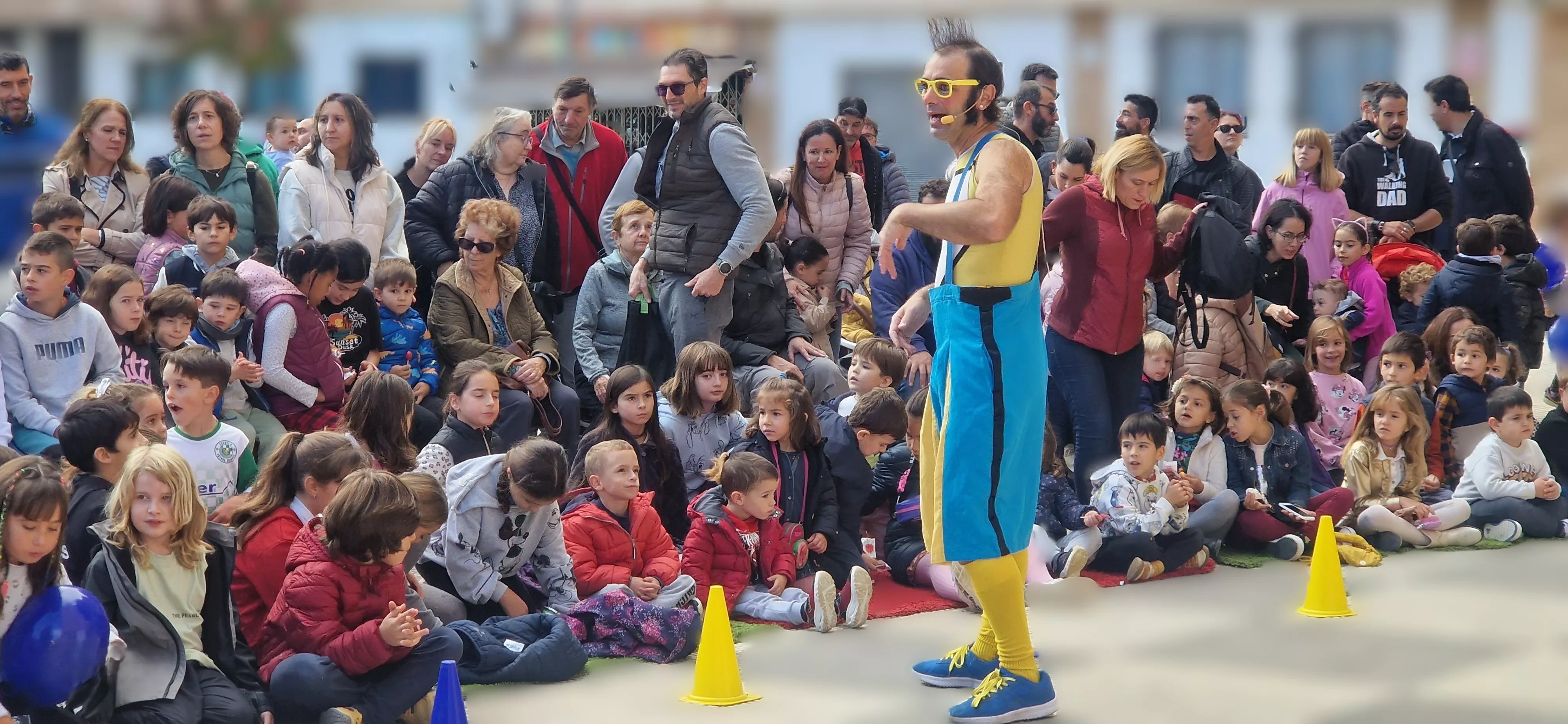 Comienzo de las fiestas del barrio de San Martín, con La Raspa Artes Escénicas. Foto Myriam Martínez 