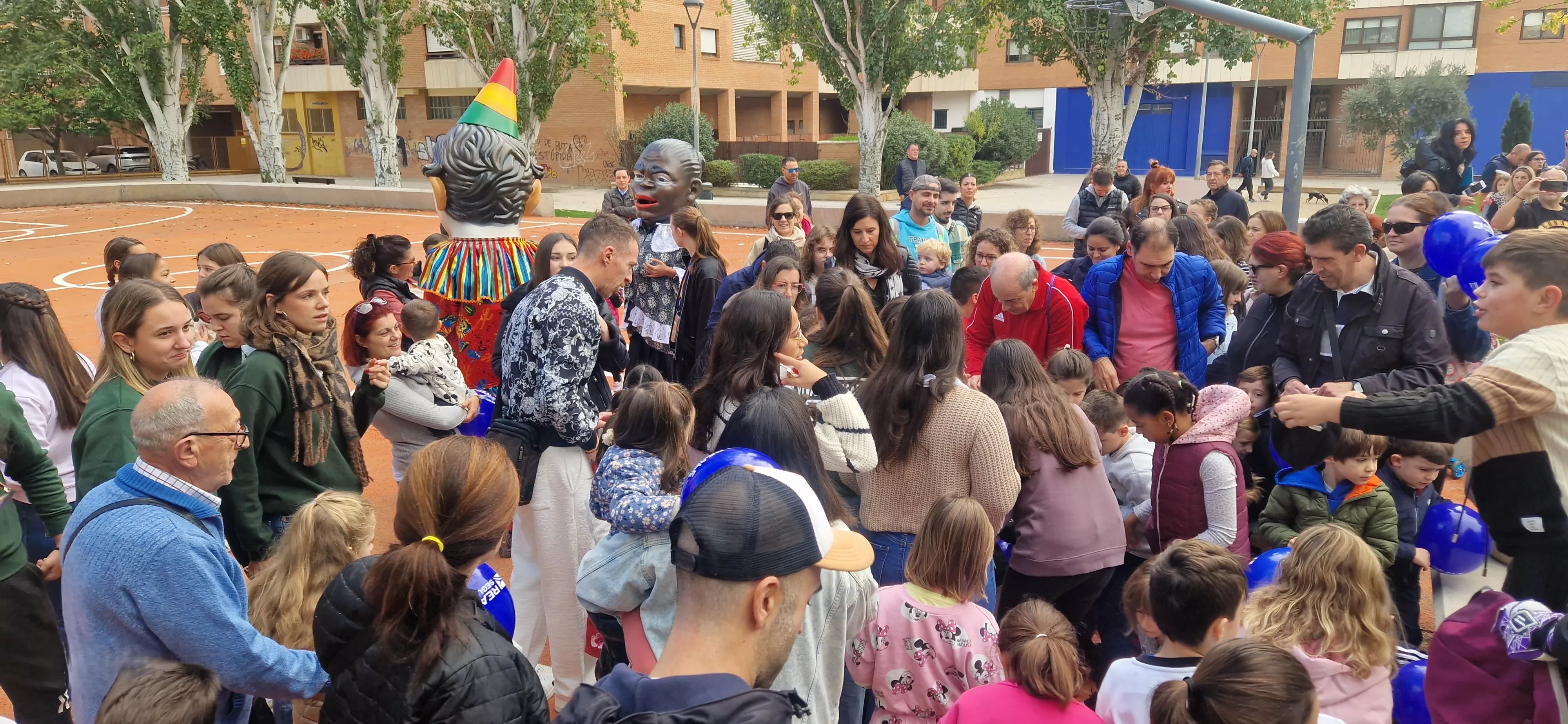 Comienzo de las fiestas del barrio de San Martín. Foto Myriam Martínez 