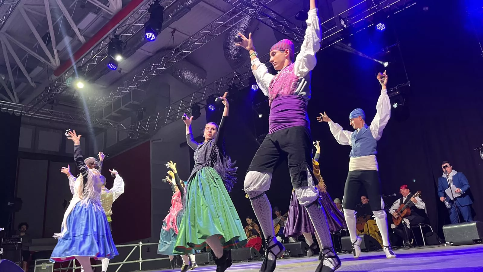 Acto de presentación de las mairalesas y mainate de las fiestas de San Martín 2024. Foto Mercedes Manterola