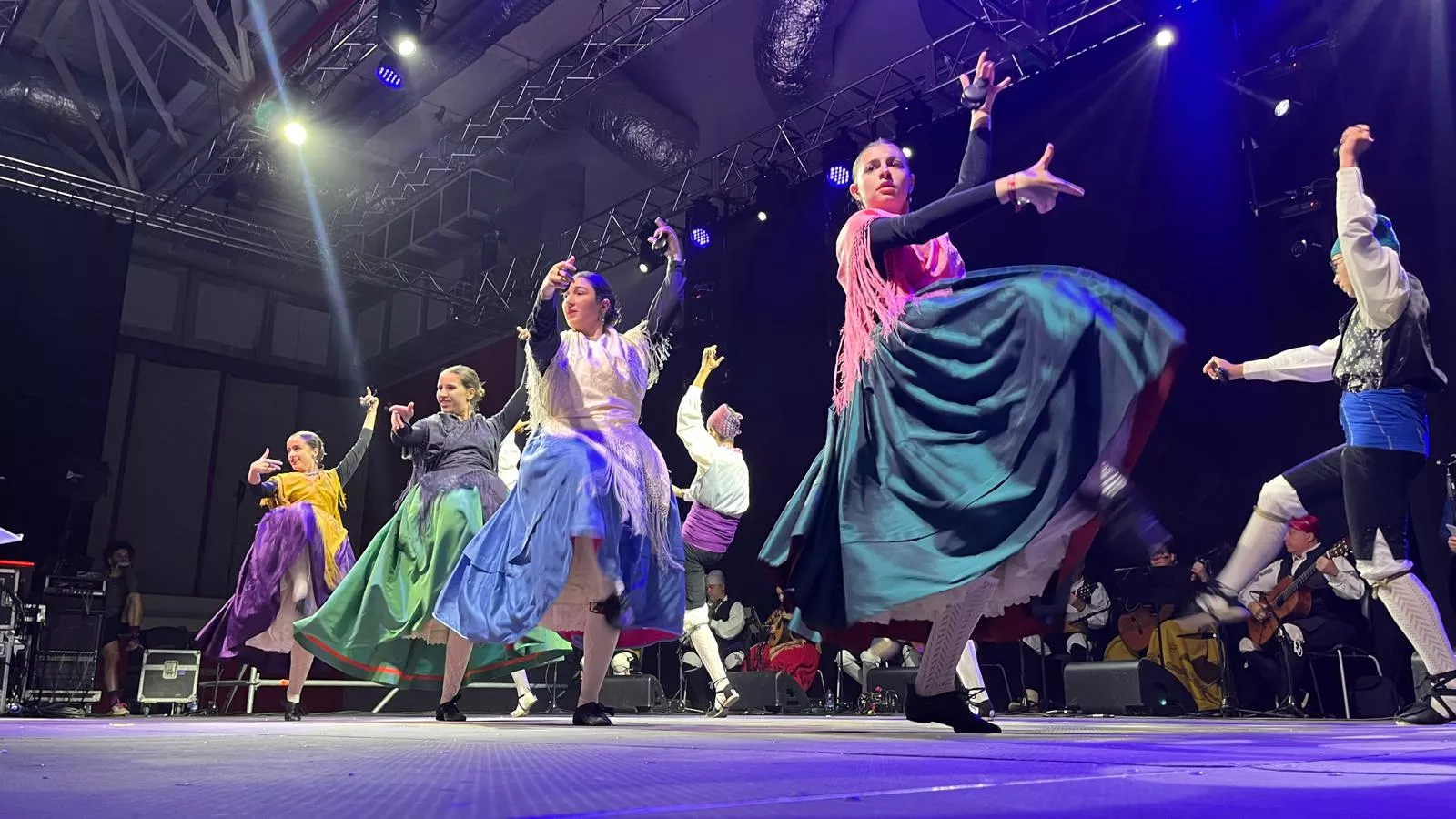 Acto de presentación de las mairalesas y mainate de las fiestas de San Martín 2024. Foto Mercedes Manterola