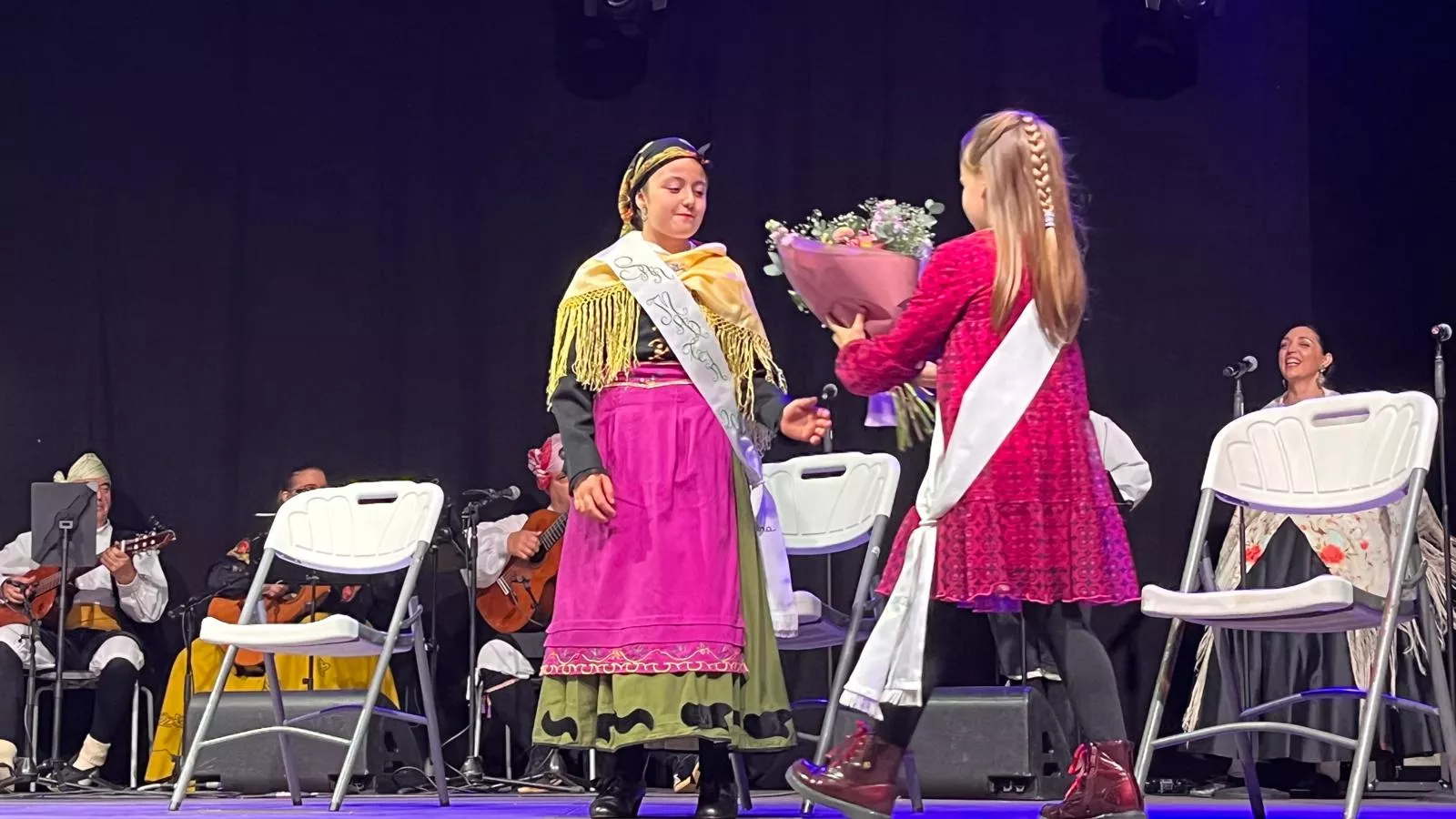 Acto de presentación de las mairalesas y mainate de las fiestas de San Martín 2024. Foto Mercedes Manterola