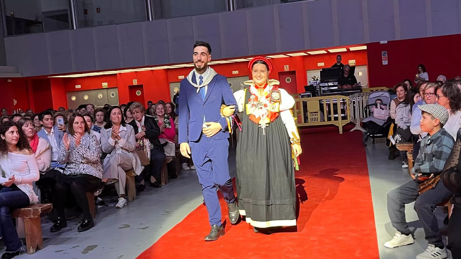 Acto de presentación de las mairalesas y mainate de las fiestas de San Martín 2024. Foto Mercedes Manterola