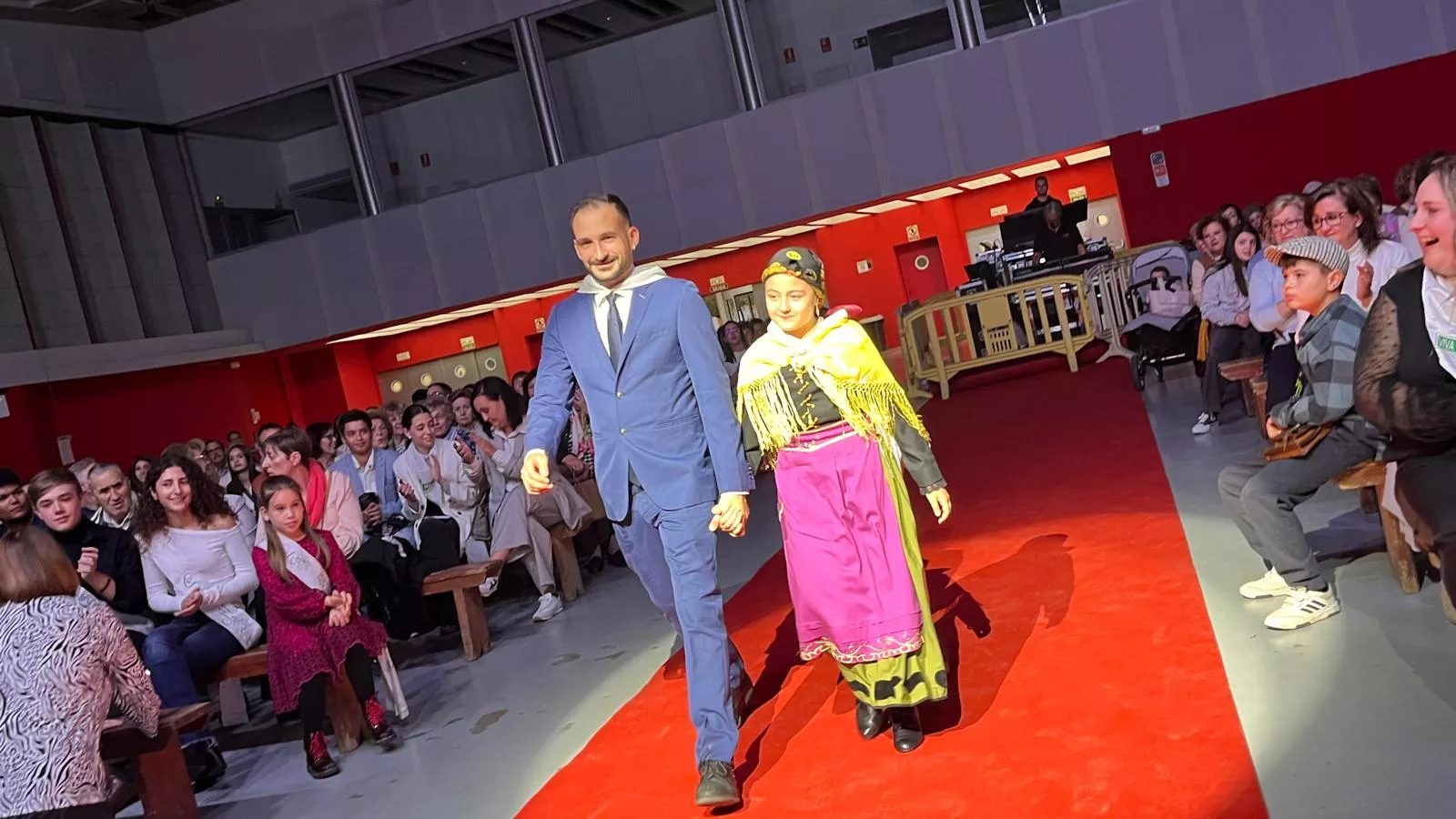 Acto de presentación de las mairalesas y mainate de las fiestas de San Martín 2024. Foto Mercedes Manterola