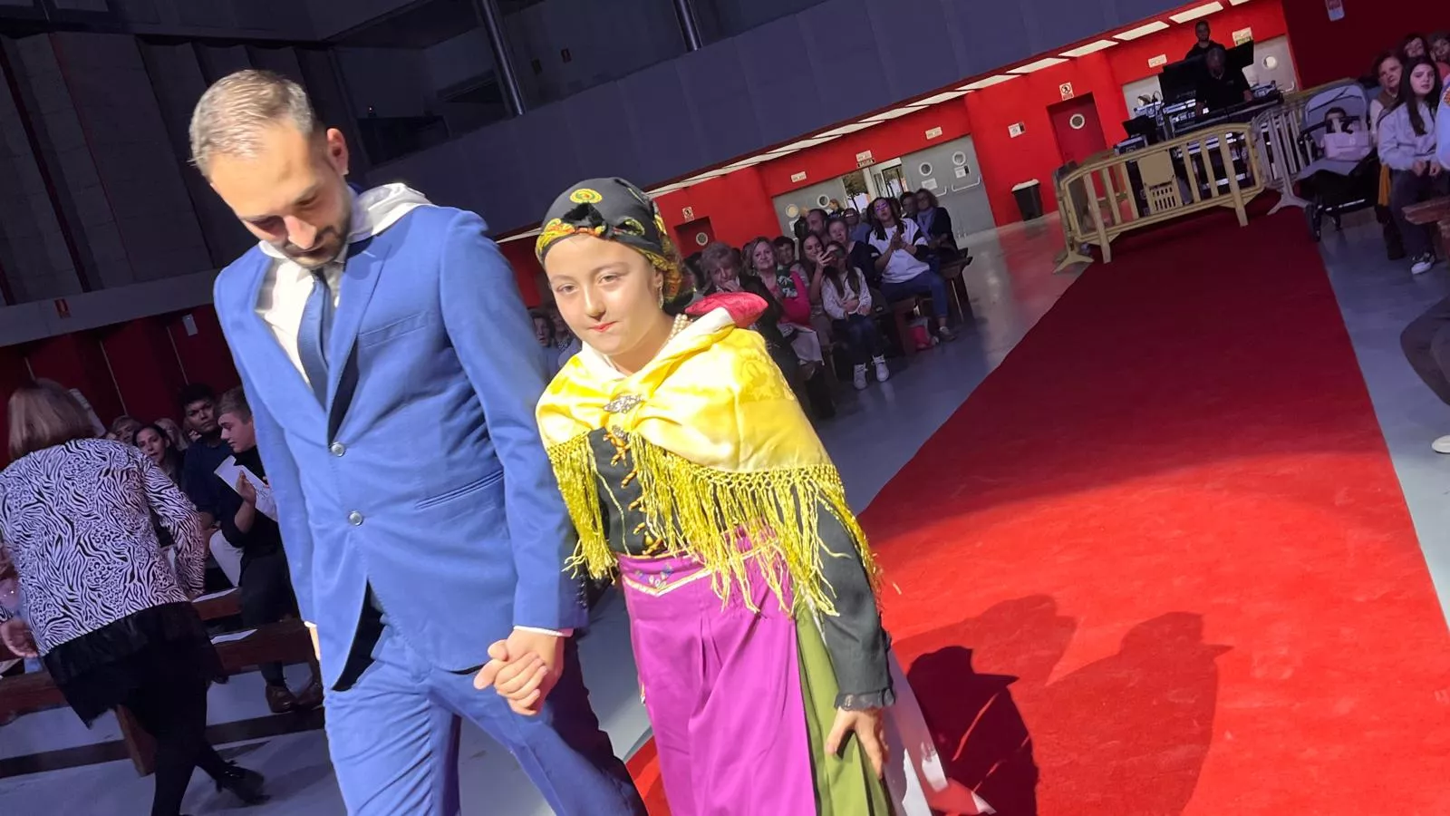 Acto de presentación de las mairalesas y mainate de las fiestas de San Martín 2024. Foto Mercedes Manterola