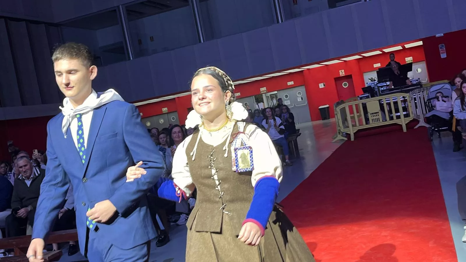 Acto de presentación de las mairalesas y mainate de las fiestas de San Martín 2024. Foto Mercedes Manterola