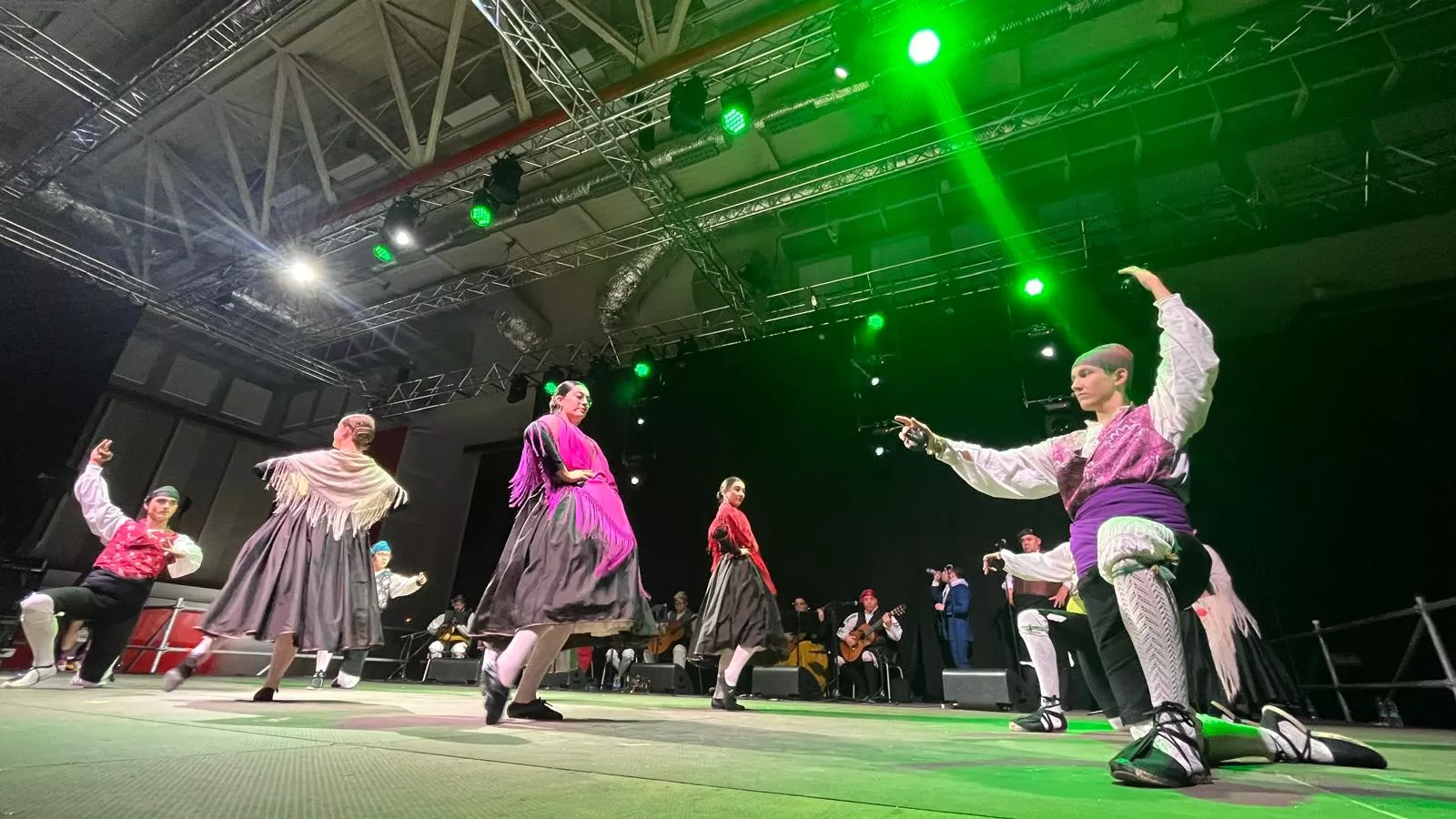 Acto de presentación de las mairalesas y mainate de las fiestas de San Martín 2024. Foto Mercedes Manterola