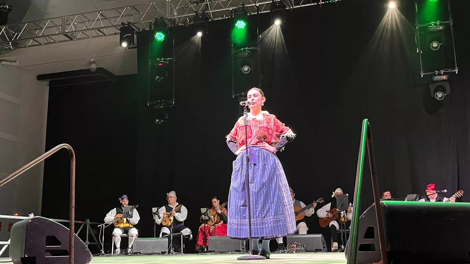 Acto de presentación de las mairalesas y mainate de las fiestas de San Martín 2024. Foto Mercedes Manterola