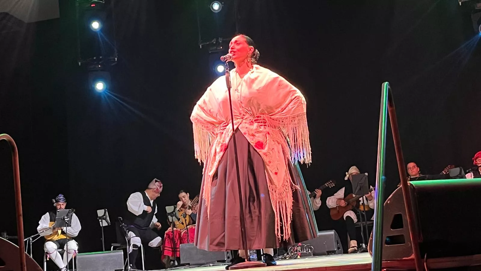 Acto de presentación de las mairalesas y mainate de las fiestas de San Martín 2024. Foto Mercedes Manterola