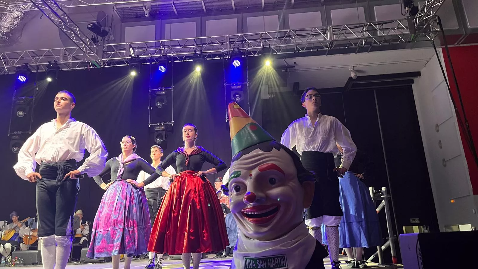 Acto de presentación de las mairalesas y mainate de las fiestas de San Martín 2024. Foto Mercedes Manterola