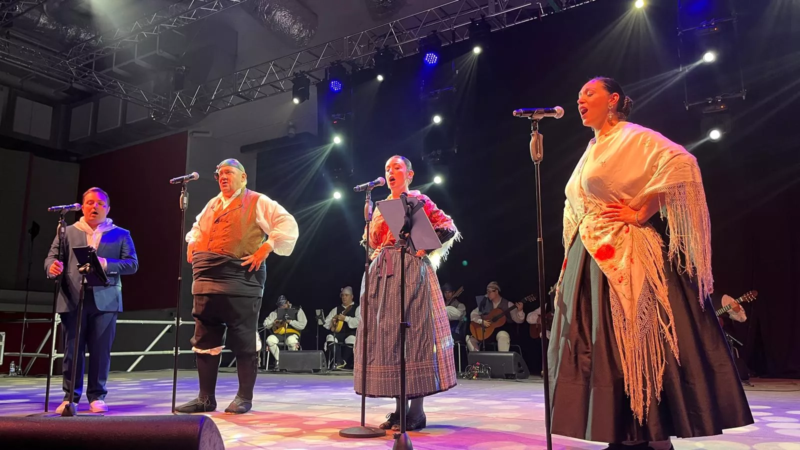 Acto de presentación de las mairalesas y mainate de las fiestas de San Martín 2024. Foto Mercedes Manterola