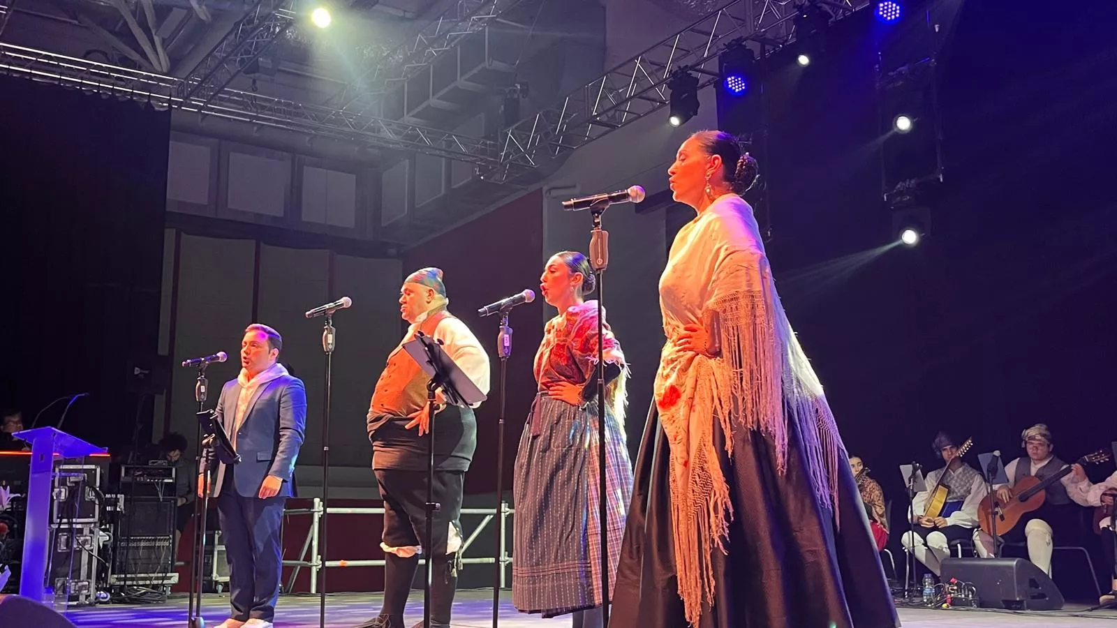 Acto de presentación de las mairalesas y mainate de las fiestas de San Martín 2024. Foto Mercedes Manterola