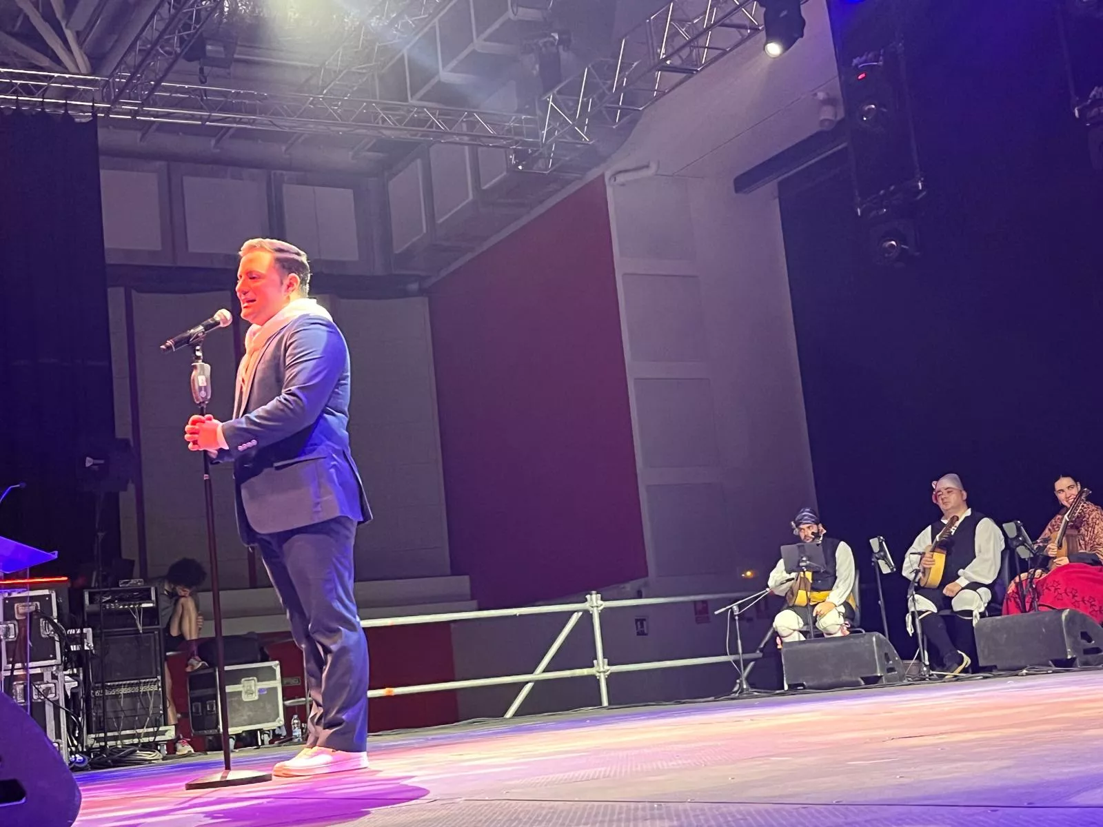 Acto de presentación de las mairalesas y mainate de las fiestas de San Martín 2024. Foto Mercedes Manterola