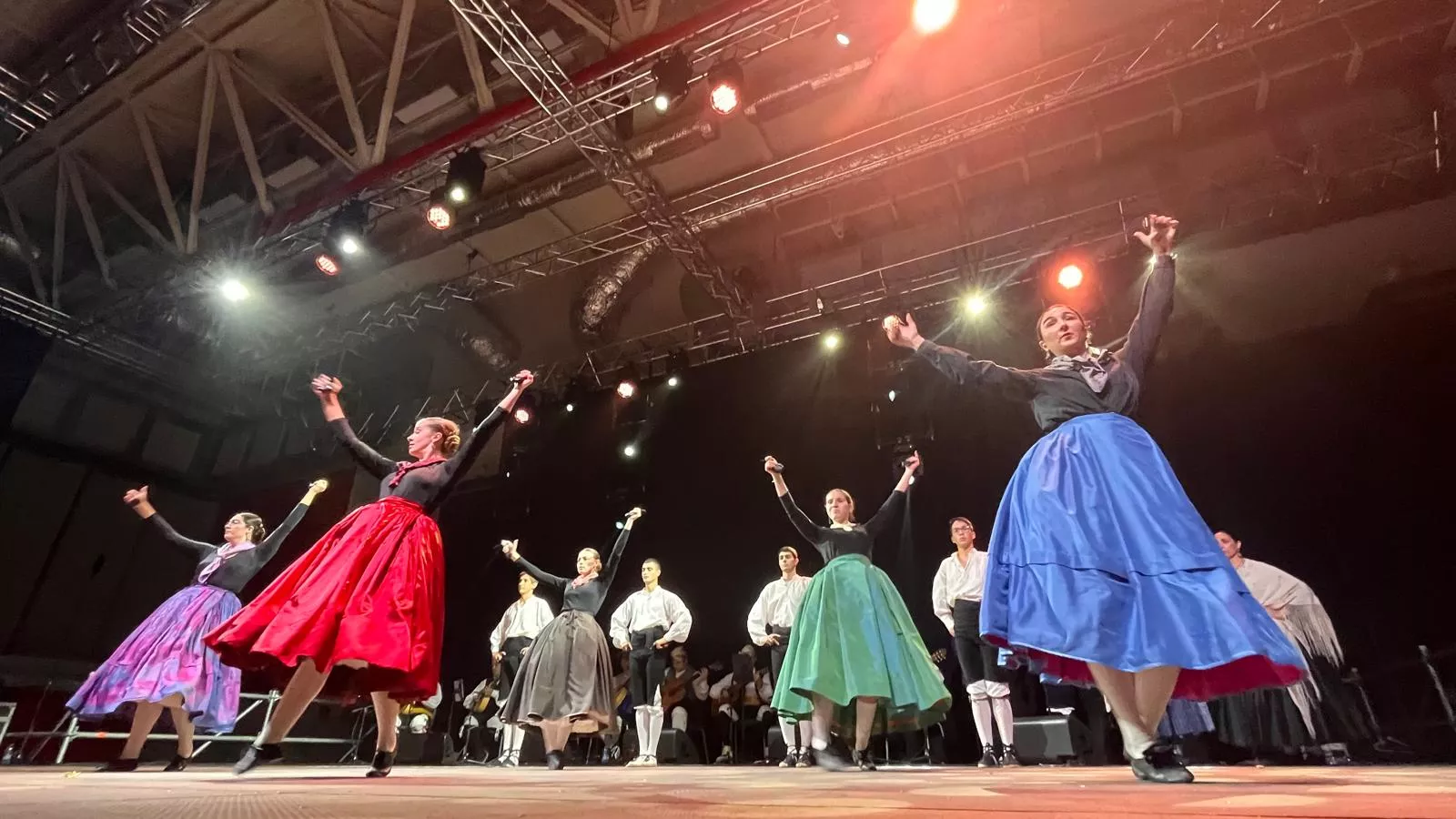 Acto de presentación de las mairalesas y mainate de las fiestas de San Martín 2024. Foto Mercedes Manterola