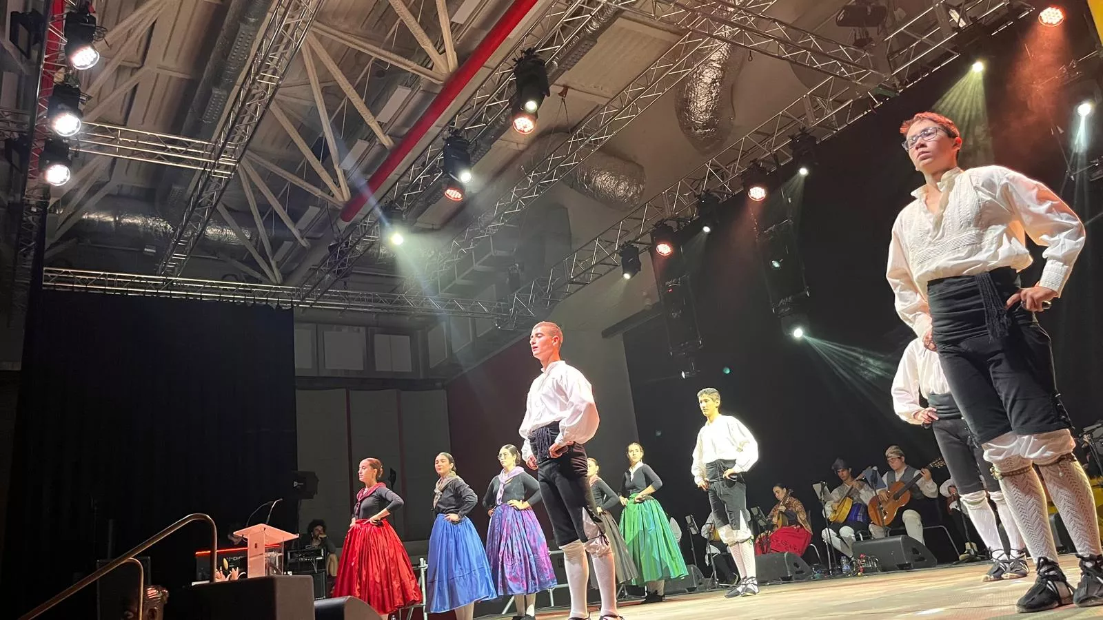 Acto de presentación de las mairalesas y mainate de las fiestas de San Martín 2024. Foto Mercedes Manterola