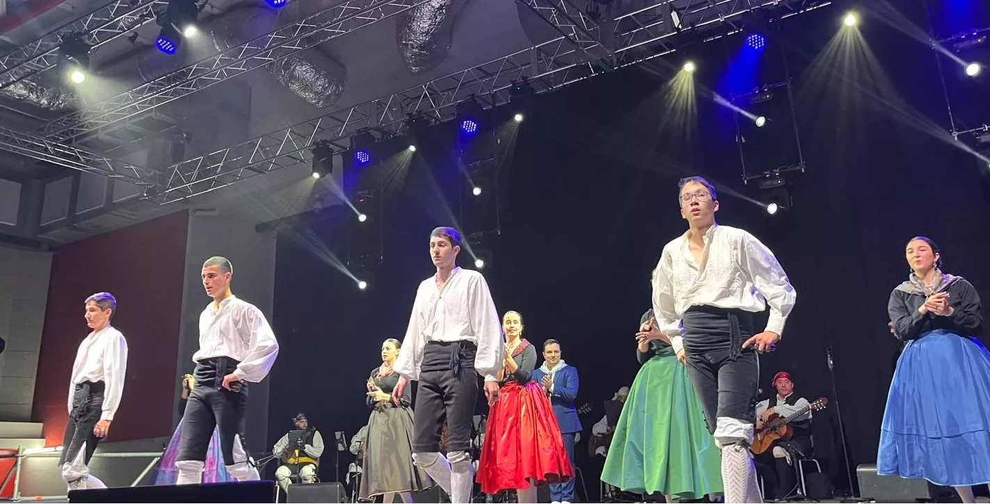 Acto de presentación de las mairalesas y mainate de las fiestas de San Martín 2024. Foto Mercedes Manterola