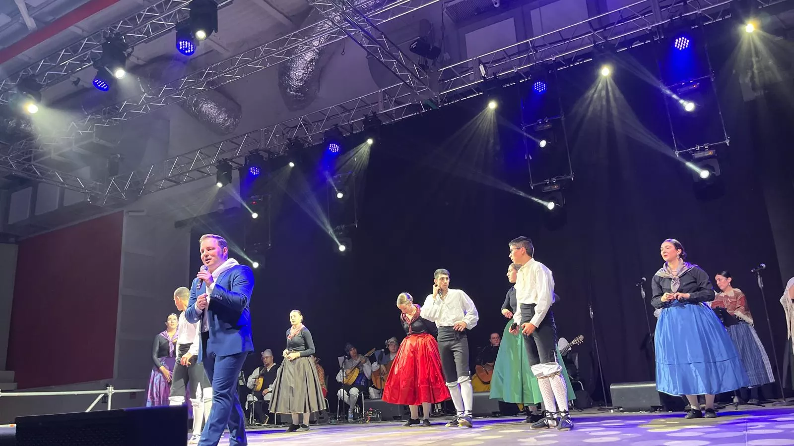 Acto de presentación de las mairalesas y mainate de las fiestas de San Martín 2024. Foto Mercedes Manterola