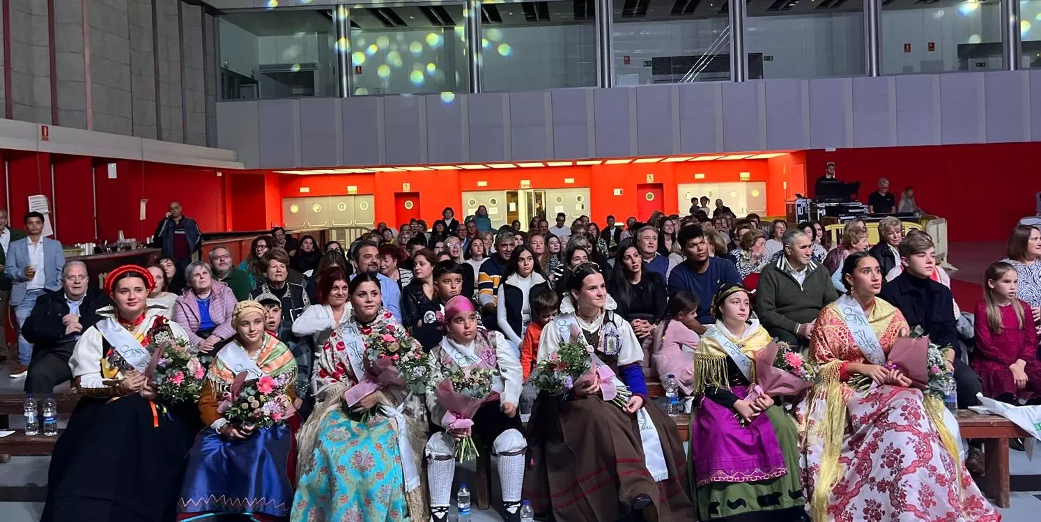 El barrio de San Martín presenta a sus mairalesas. Foto Mercedes Manterola