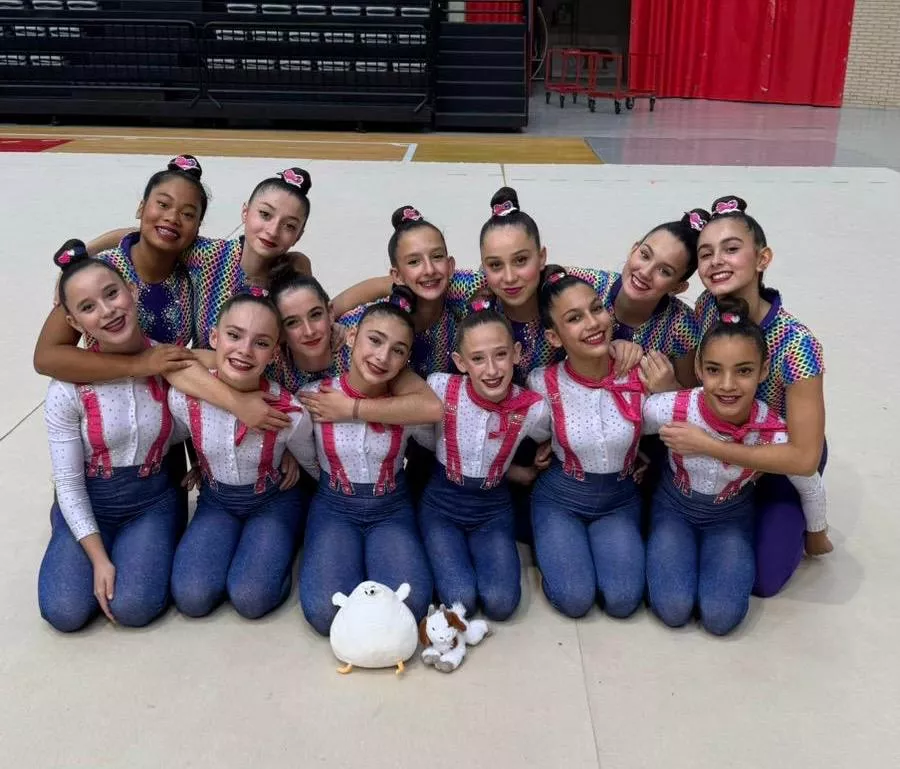 Conjuntos infantil y junior del Club 90.