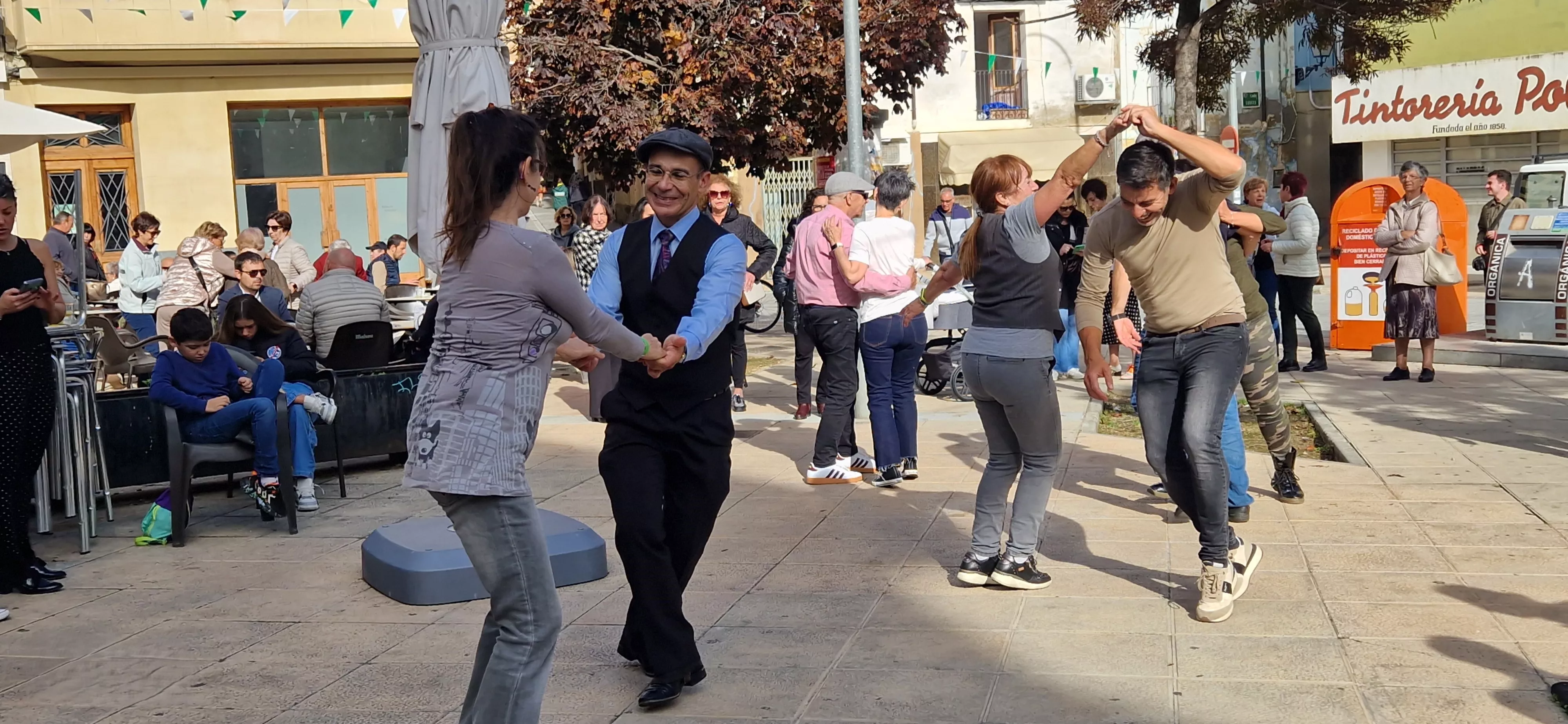 Huesconswing, en las fiestas de San Martín 2024 Foto Myriam Martínez