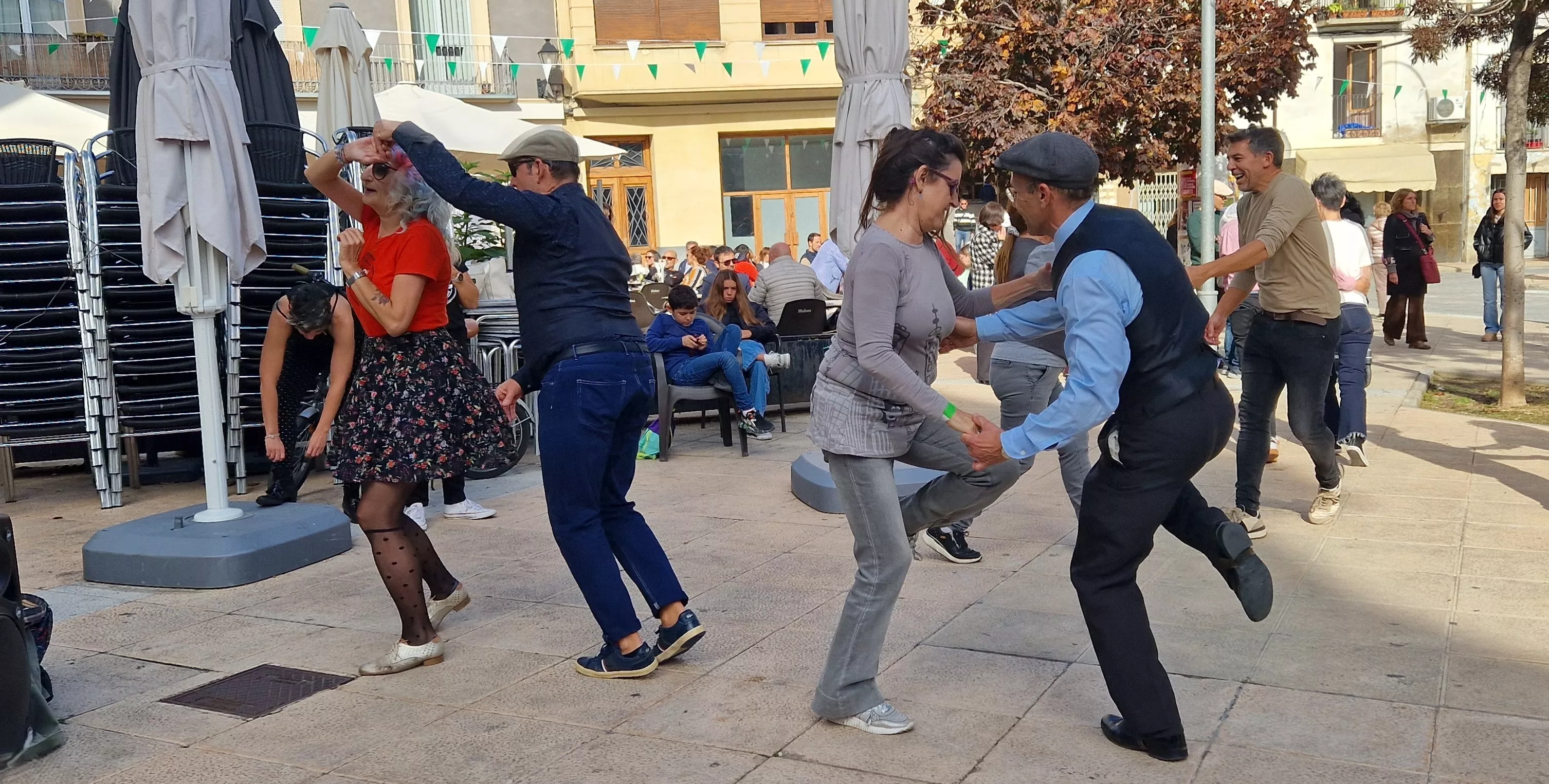Huesconswing, en las fiestas de San Martín 2024 Foto Myriam Martínez