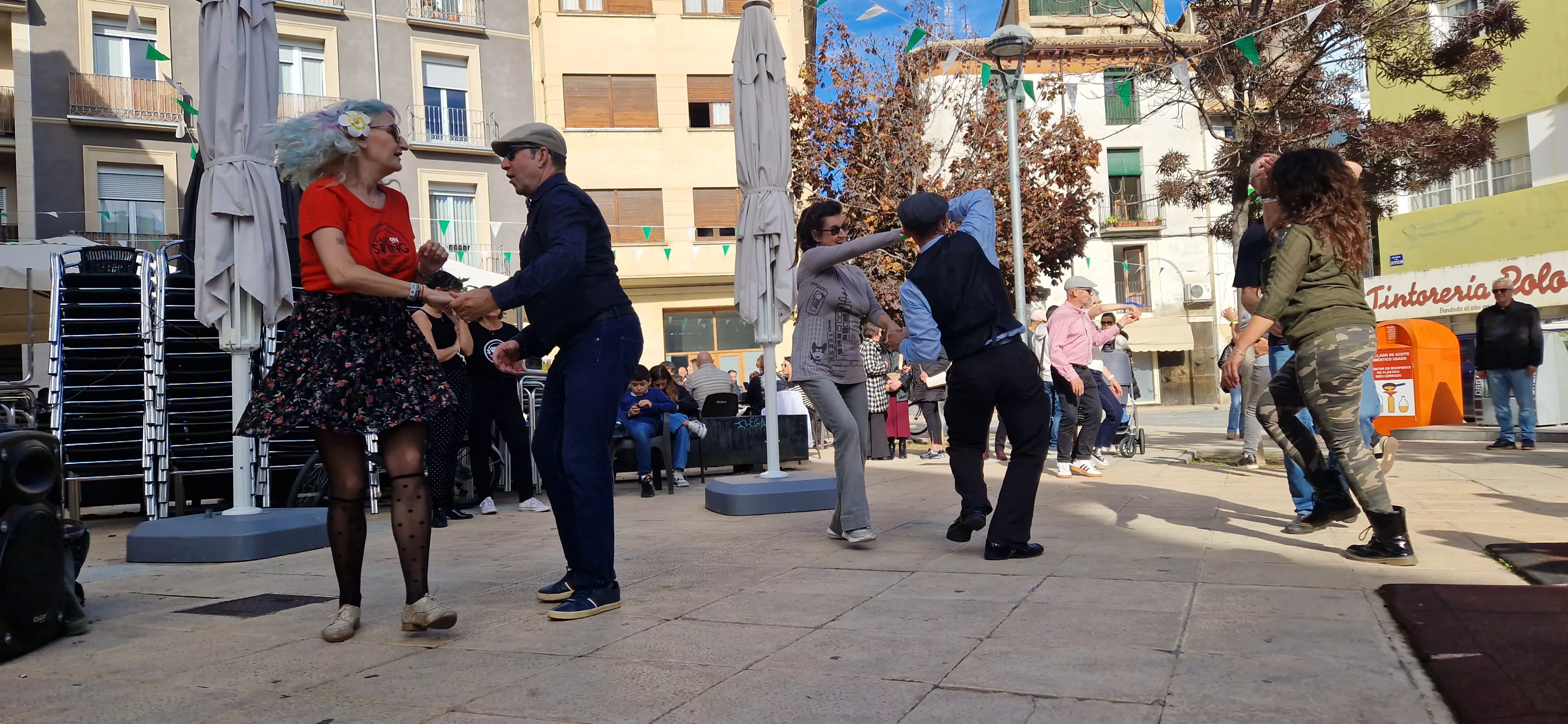 Huesconswing, en las fiestas de San Martín 2024 Foto Myriam Martínez
