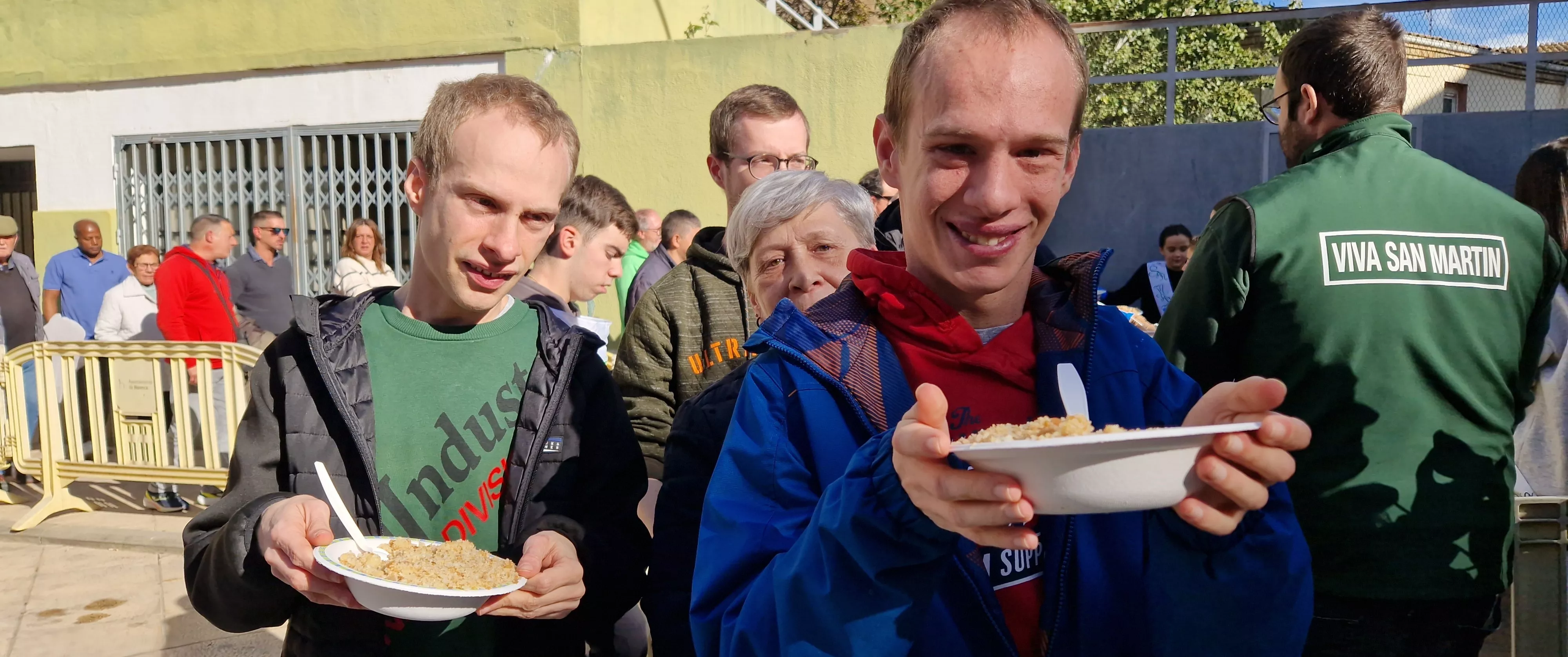 Reparto de migas en las fiestas  de San Martín 2024. Foto Myriam Martínez