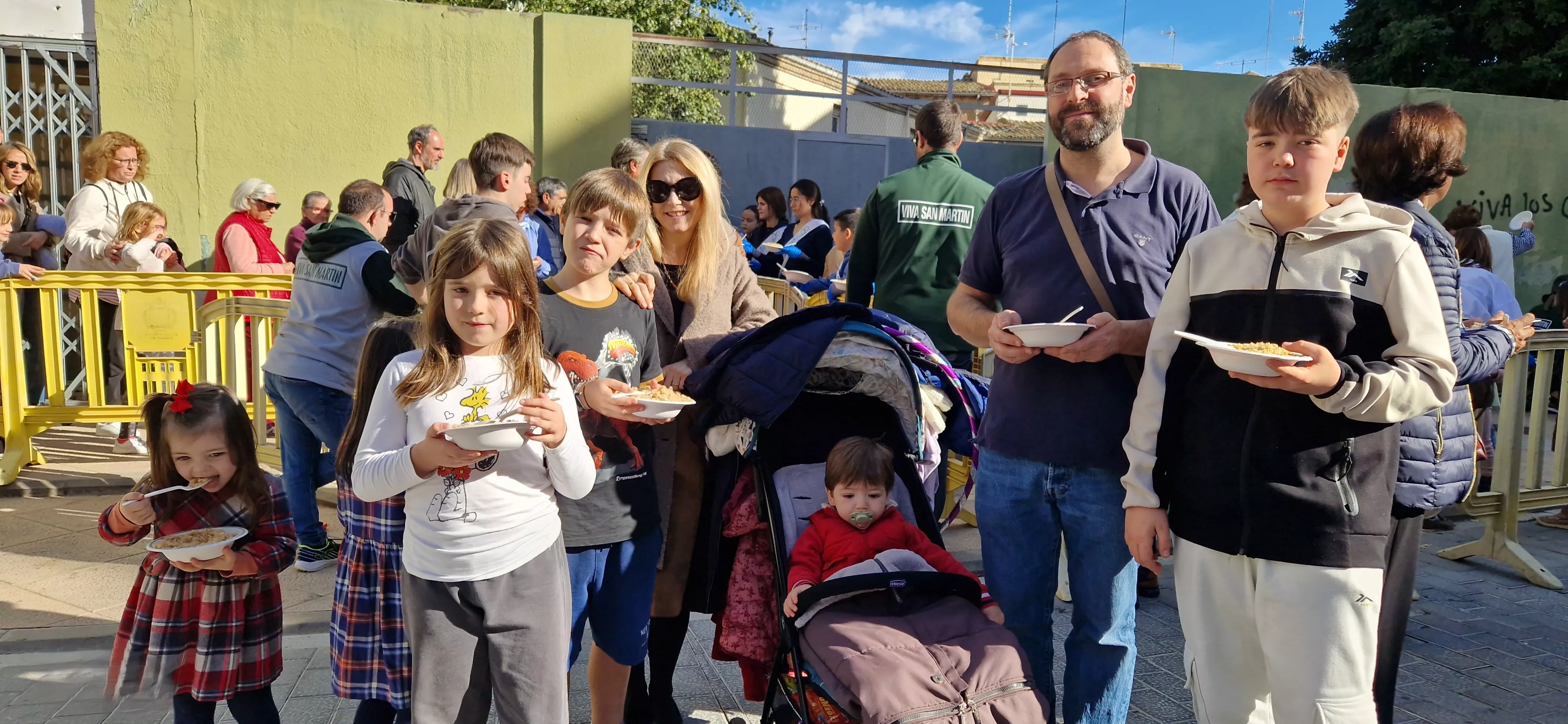 Reparto de migas en las fiestas  de San Martín 2024. Foto Myriam Martínez