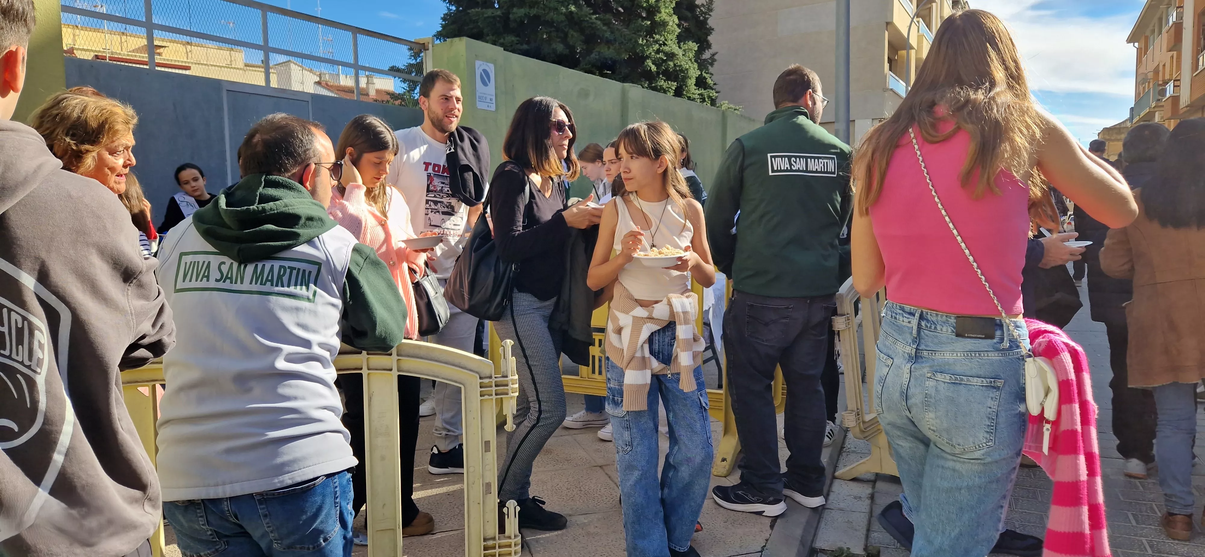 Reparto de migas en las fiestas  de San Martín 2024. Foto Myriam Martínez
