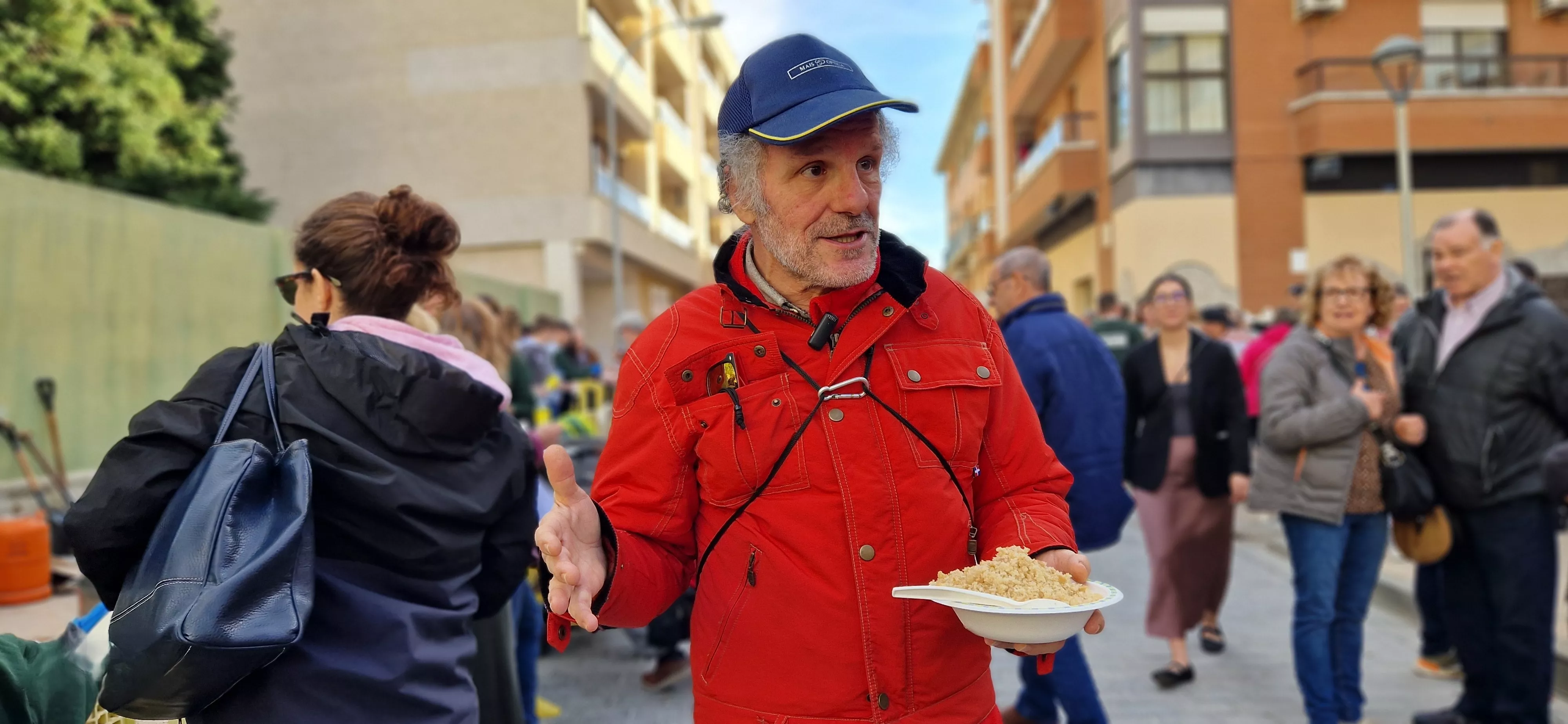 Reparto de migas en las fiestas  de San Martín 2024. Foto Myriam Martínez