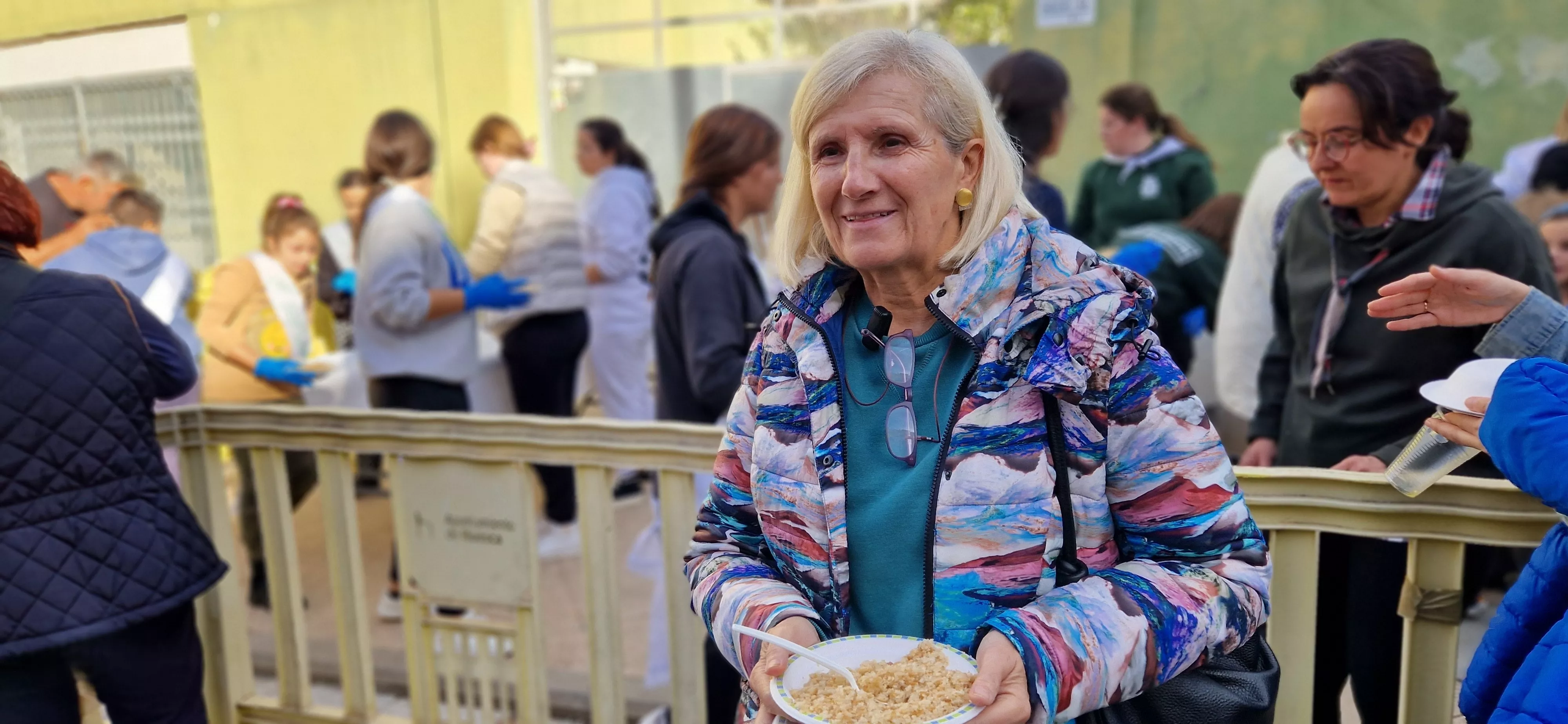Reparto de migas en las fiestas  de San Martín 2024. Foto Myriam Martínez