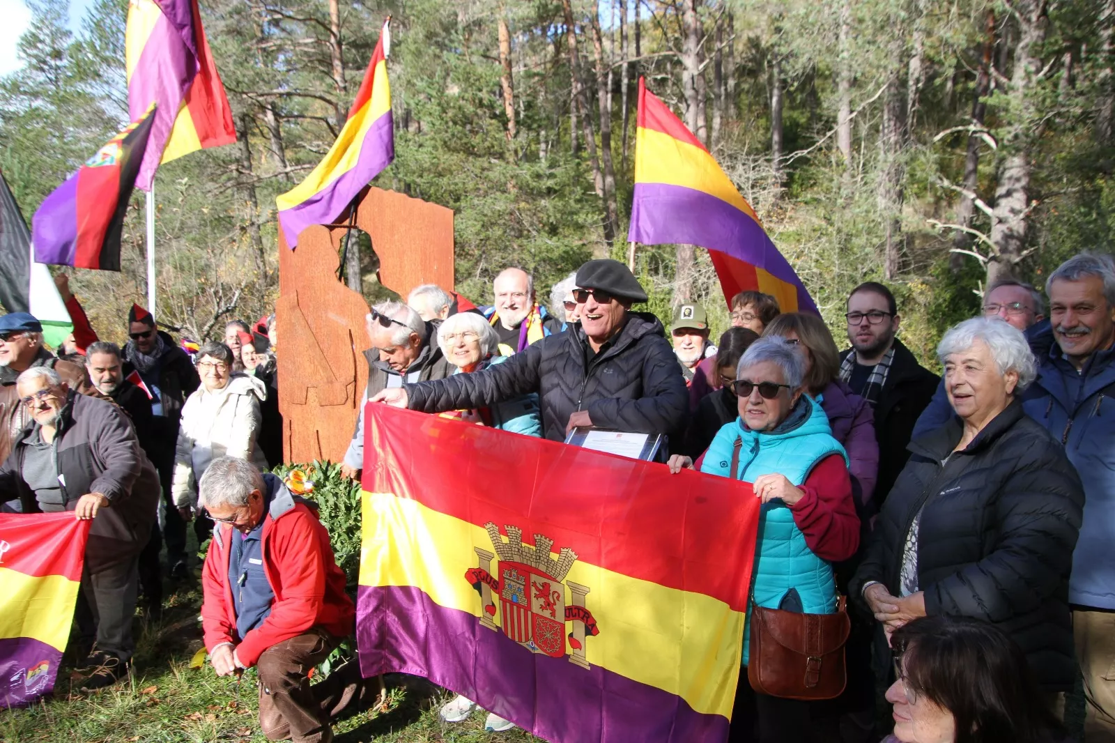 Homenaje al soldado caído en la defensa de la República en el Molino Escartín. Foto Carlos Neofato