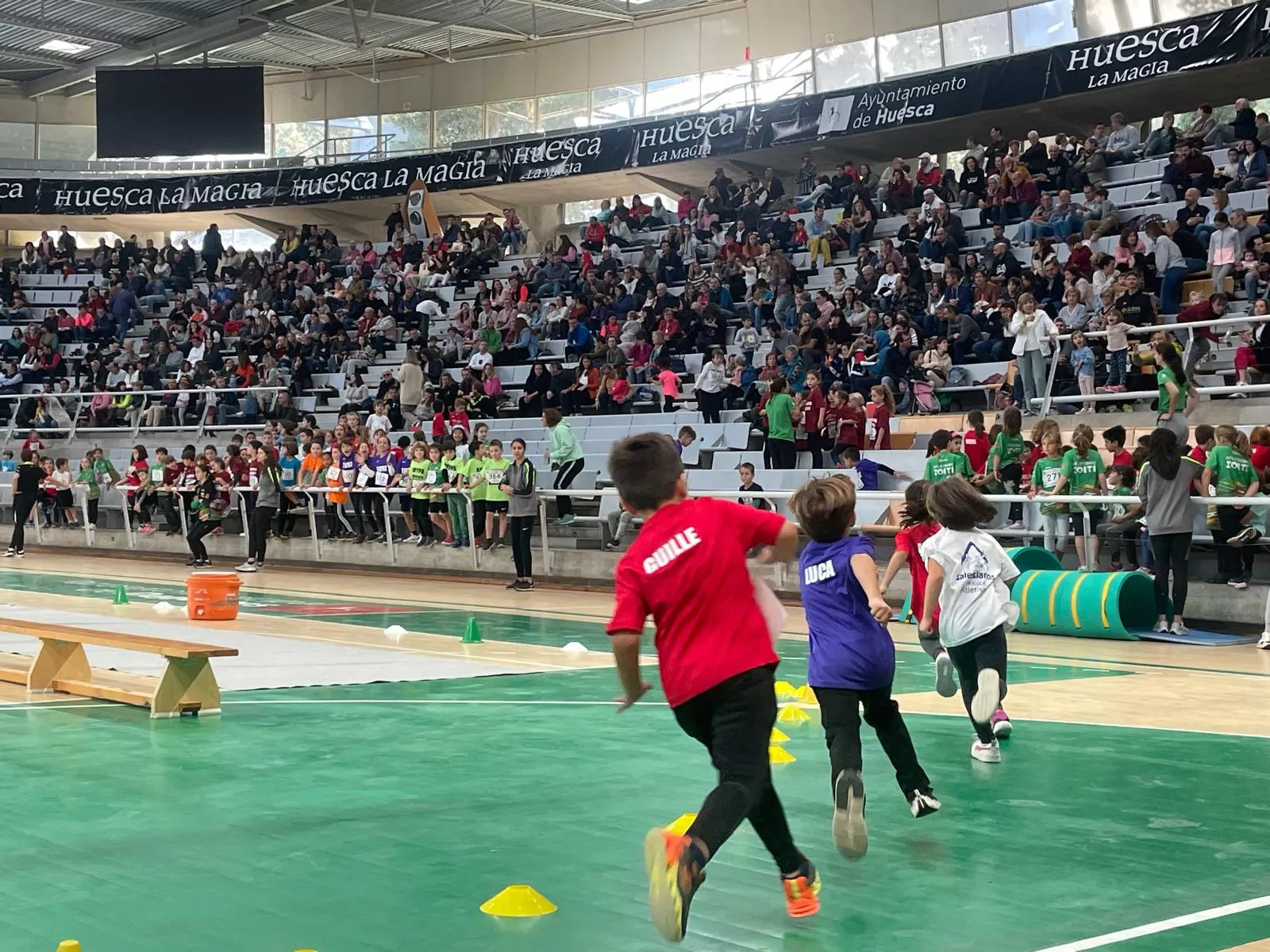 Ambientazo en la primera jornada del Atletismo Divertido.