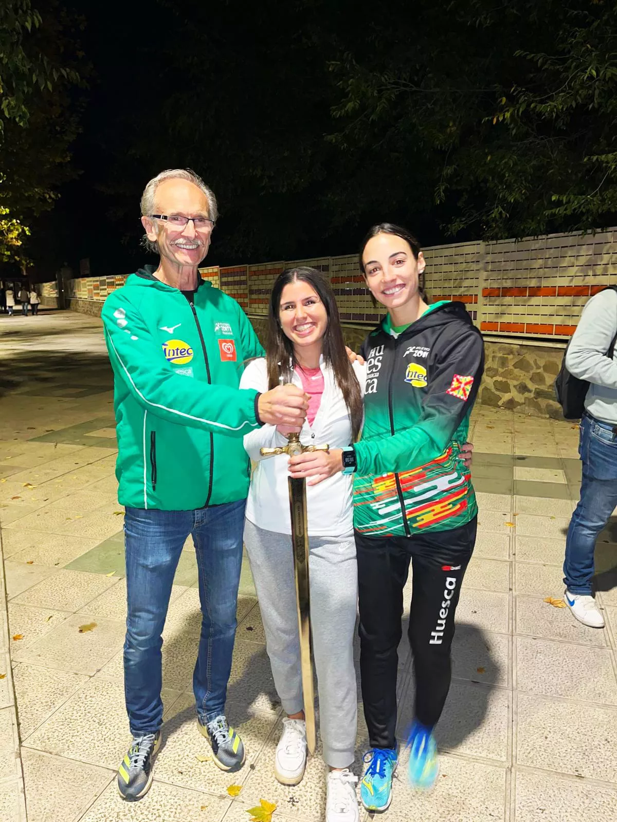 Ángel Ruata con Eva Rico (y su "Espada Toledana") y Laura Cortés.