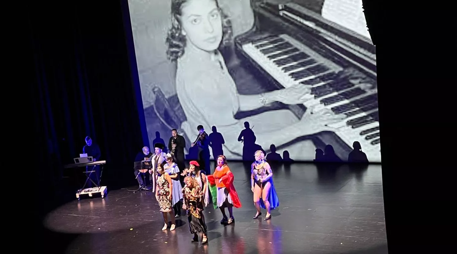 Kandelikas llevará el cuplé a Barbastro el 25 de octubre. Foto Mercedes Manterola