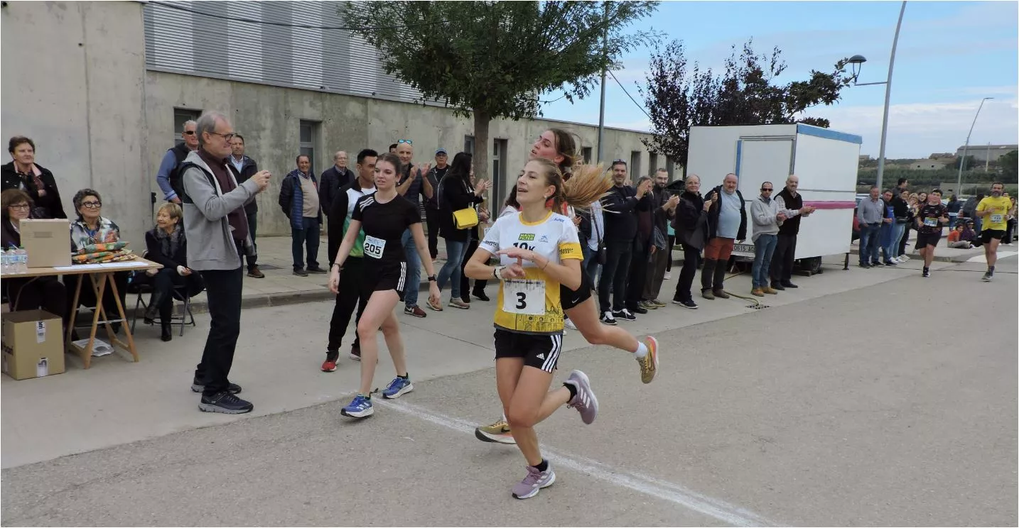 Isabel Linares y Greta Guerrero llegando a meta