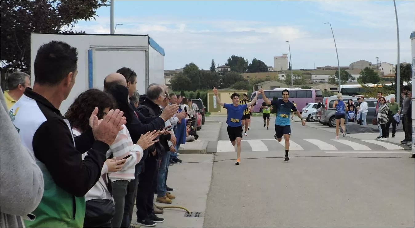 Adrián y Eliseo Martín llegando a meta