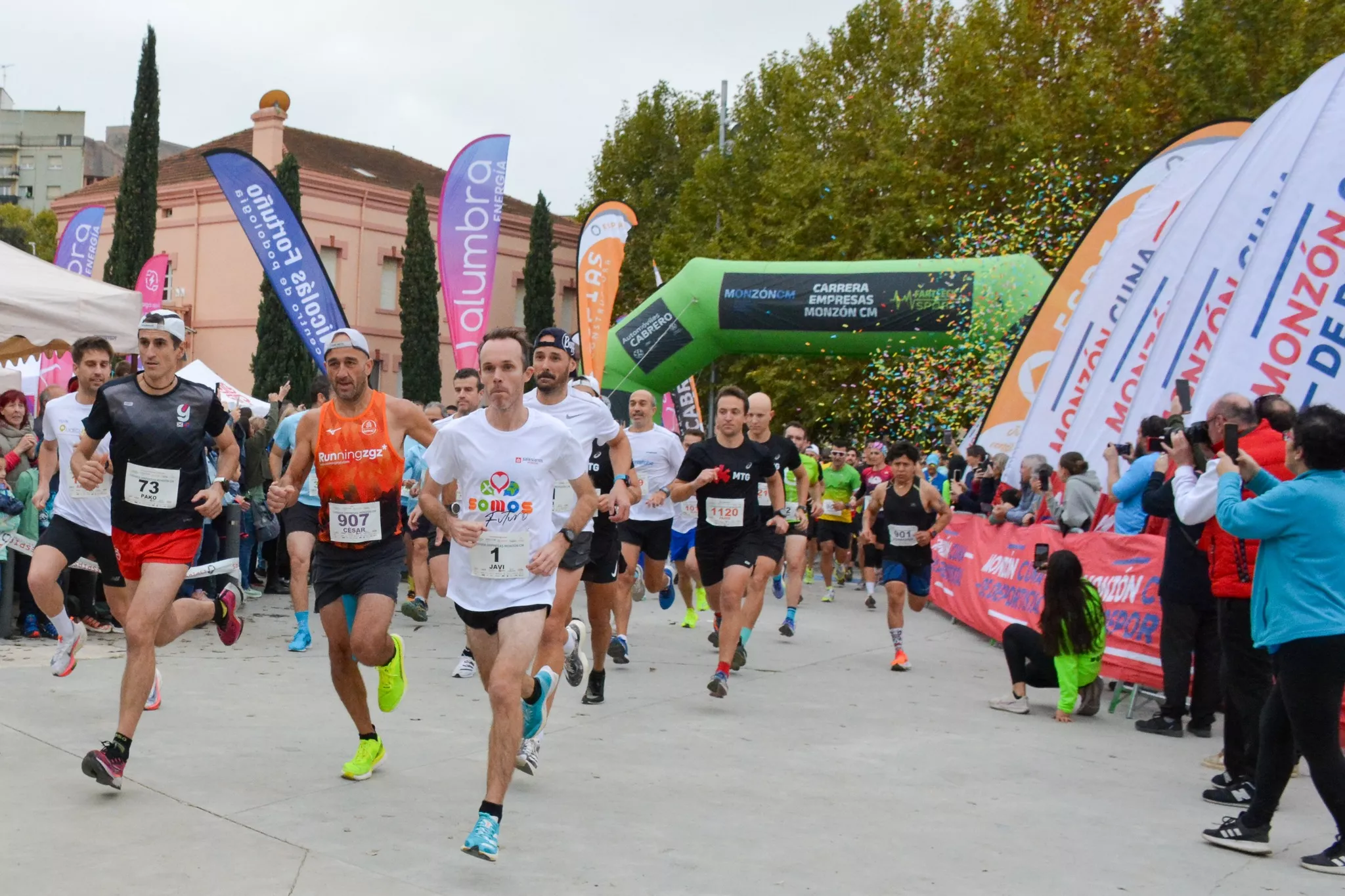 Carrera de Empresas de Monzón. Foto Manolo Susín 