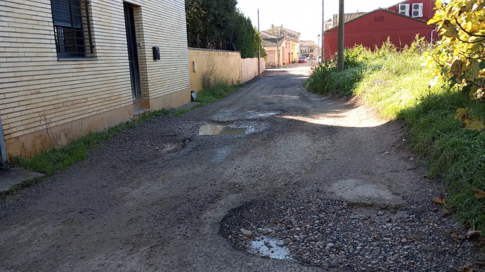 Aspecto actual de la calle de Gratal en Huerrios.