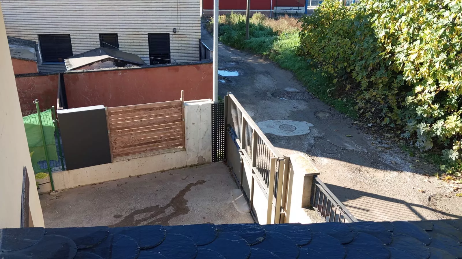 Aspecto actual de la calle de Gratal en Huerrios.