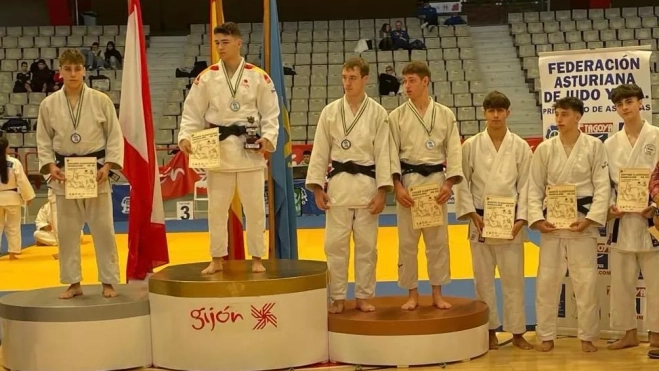 Sandro Pla, a la izquierda, compartió podio con Eduardo Miranda. Sandro Pla, a la izquierda, compartió podio con Eduardo Miranda.