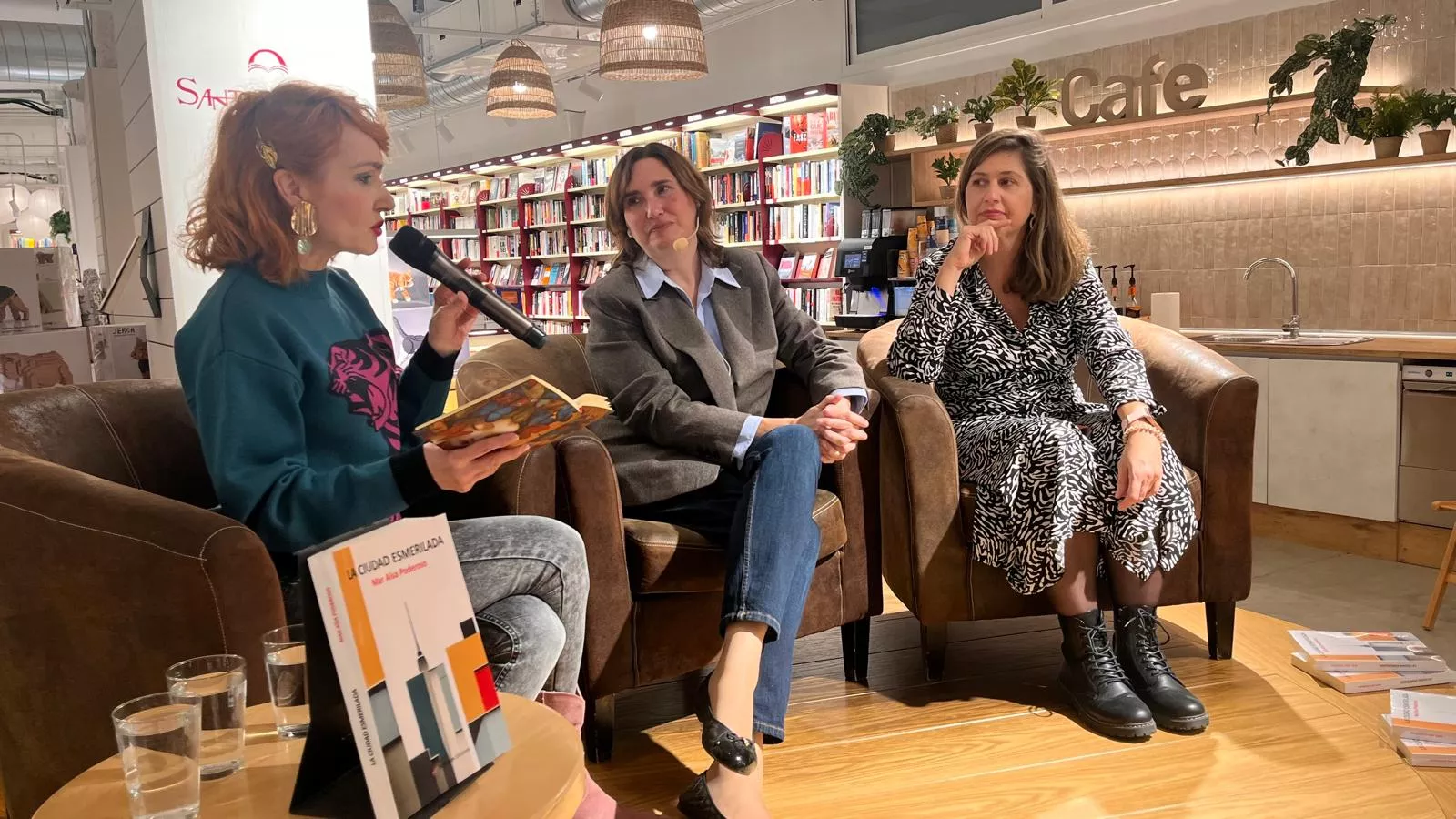 Mar Aísa presentó 'La ciudad esmerilada' en Huesca junto con Angélica Morales y Camino Díaz. Foto Mercedes Manterola
