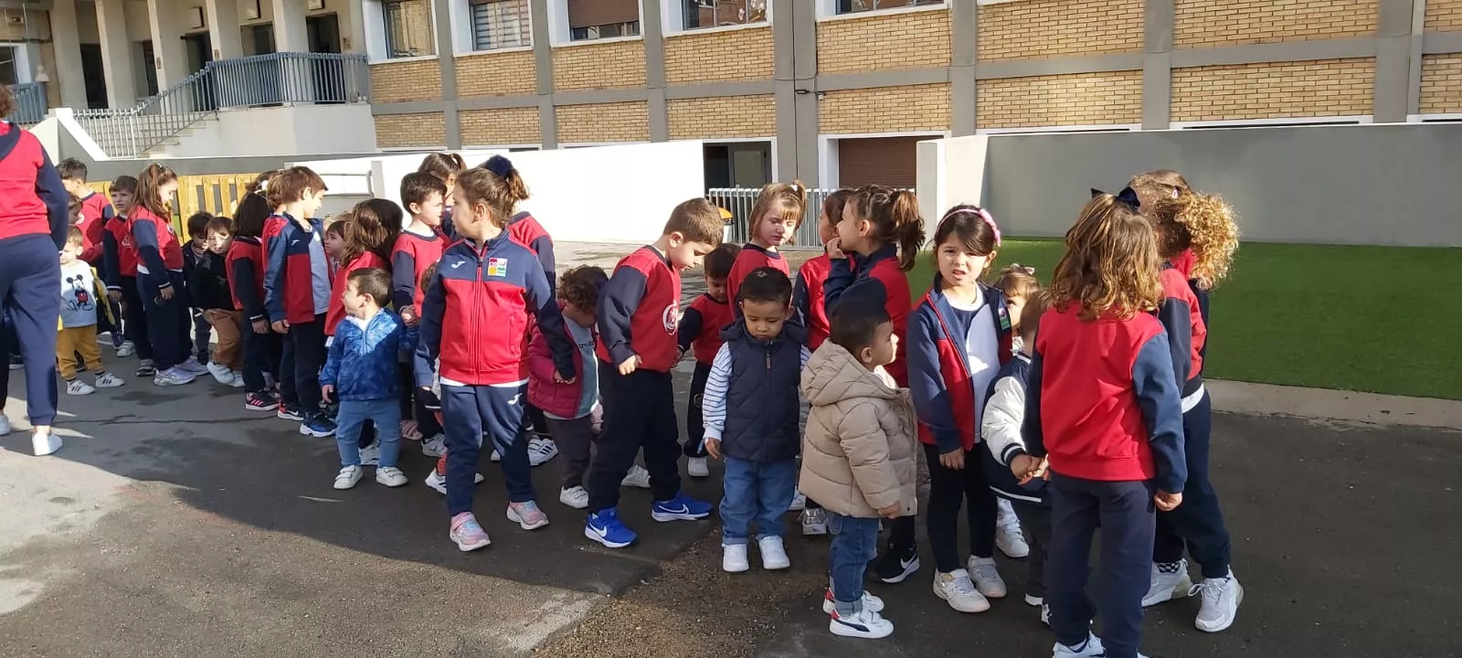 Marcha solidaria por Valencia del Colegio de Santa Ana.