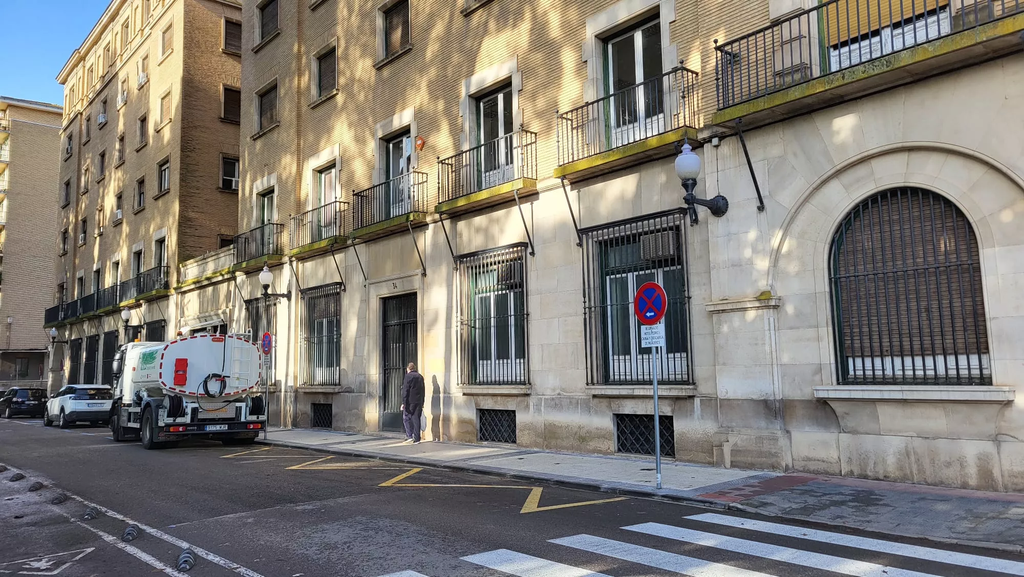 Edificio de la TGSS y del Santo Grial.