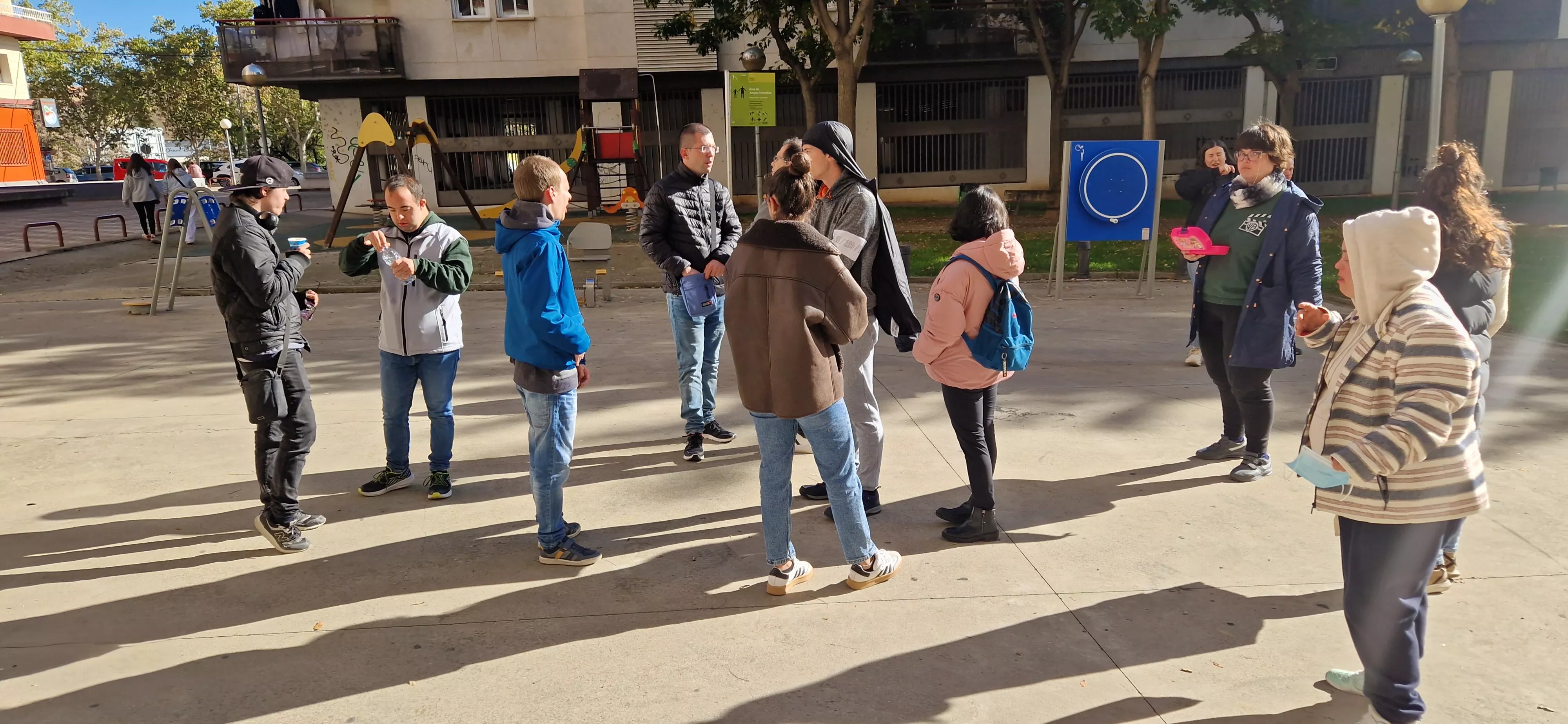 Visita de la Abueleta y el Payaso al centro de adultos de Down Huesca. Foto Myriam Martínez